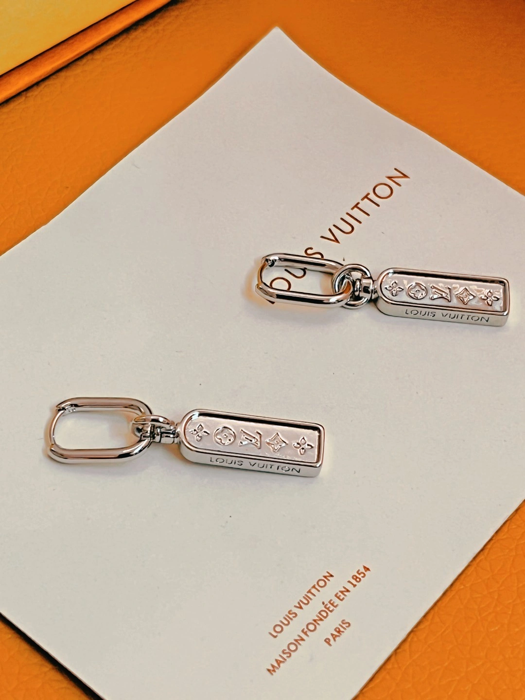 Barbara-- 8V earrings Q06946 2colour item : E-S006K0217-2H