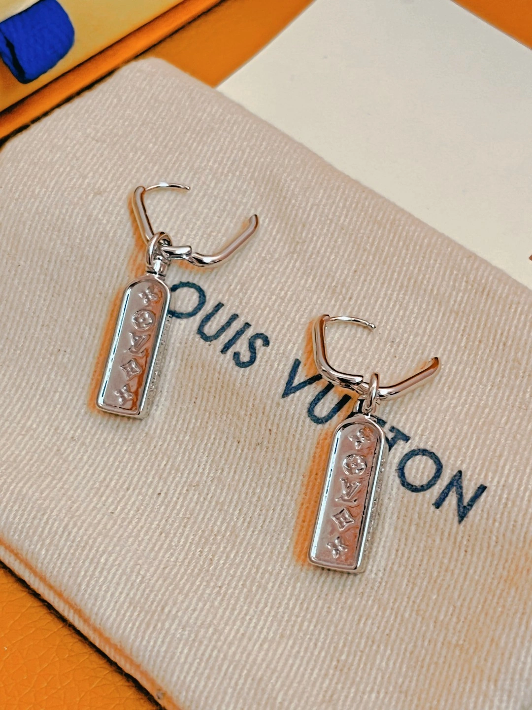 Barbara-- 8V earrings Q06946 2colour item : E-S006K0217-2H