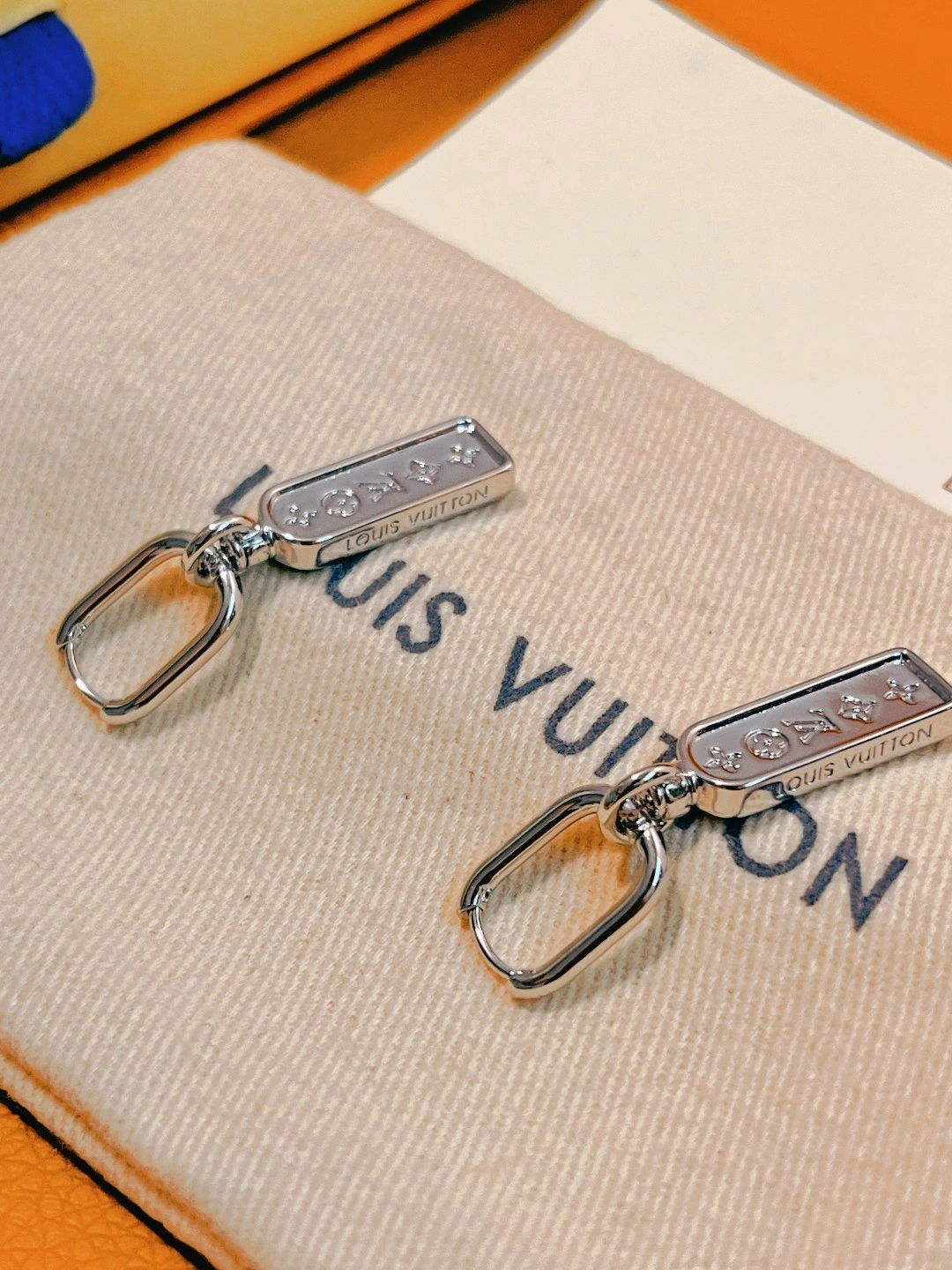 Barbara-- 8V earrings Q06946 2colour item : E-S006K0217-2H