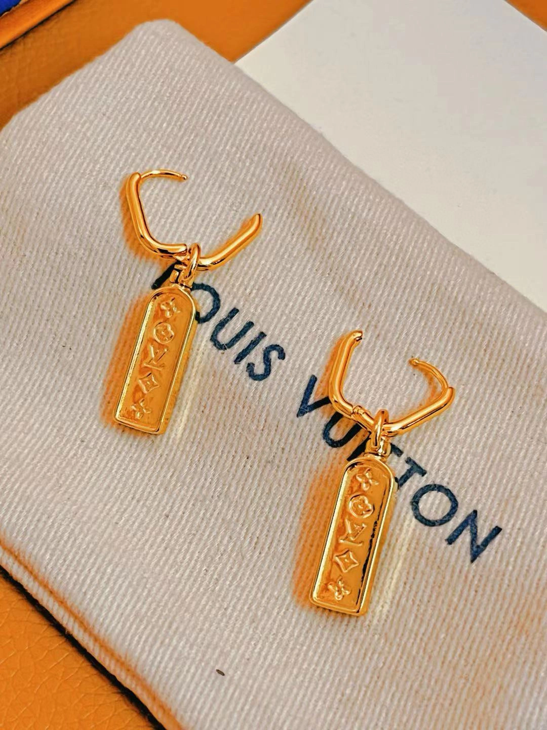 Barbara-- 8V earrings Q06946 2colour item : E-S006K0217-2H