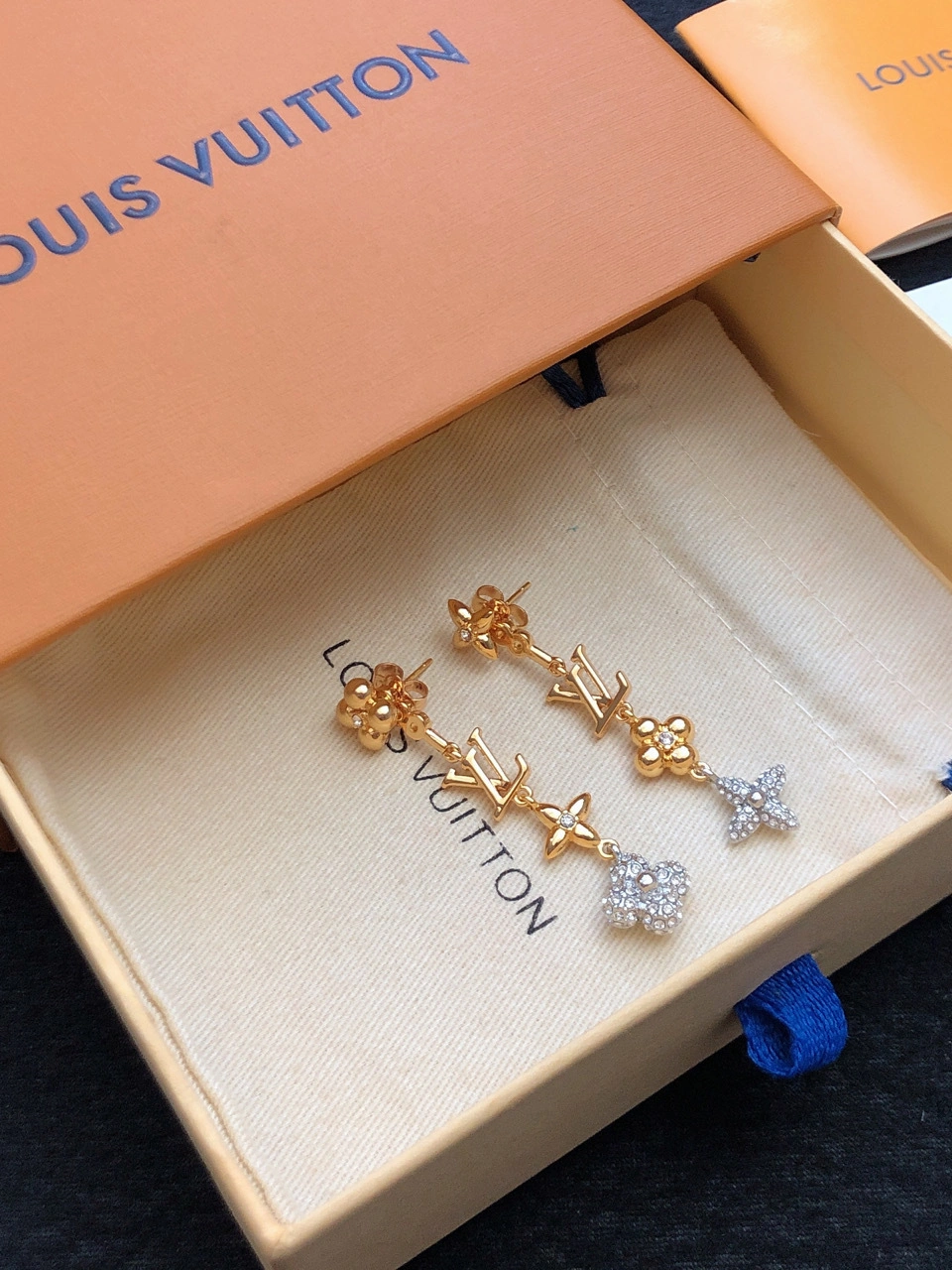 Barbara-- 8V earrings item : E-S092J2914H