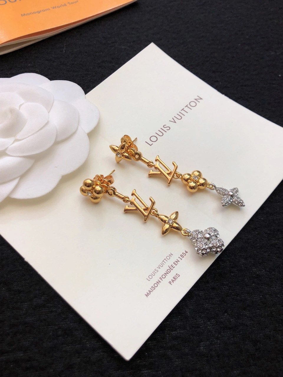 Barbara-- 8V earrings item : E-S092J2914H