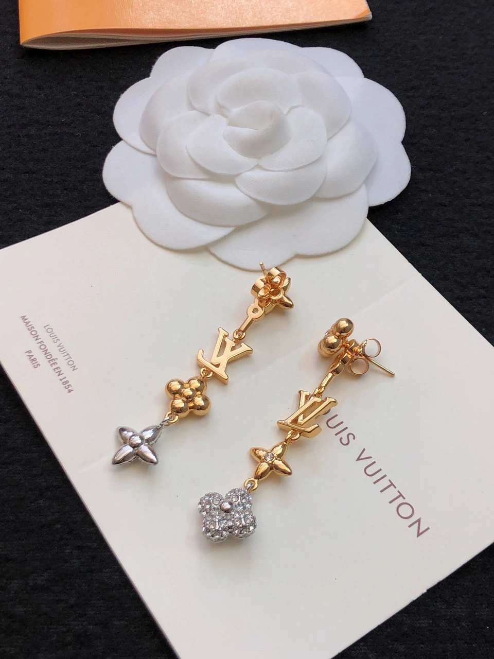 Barbara-- 8V earrings item : E-S092J2914H