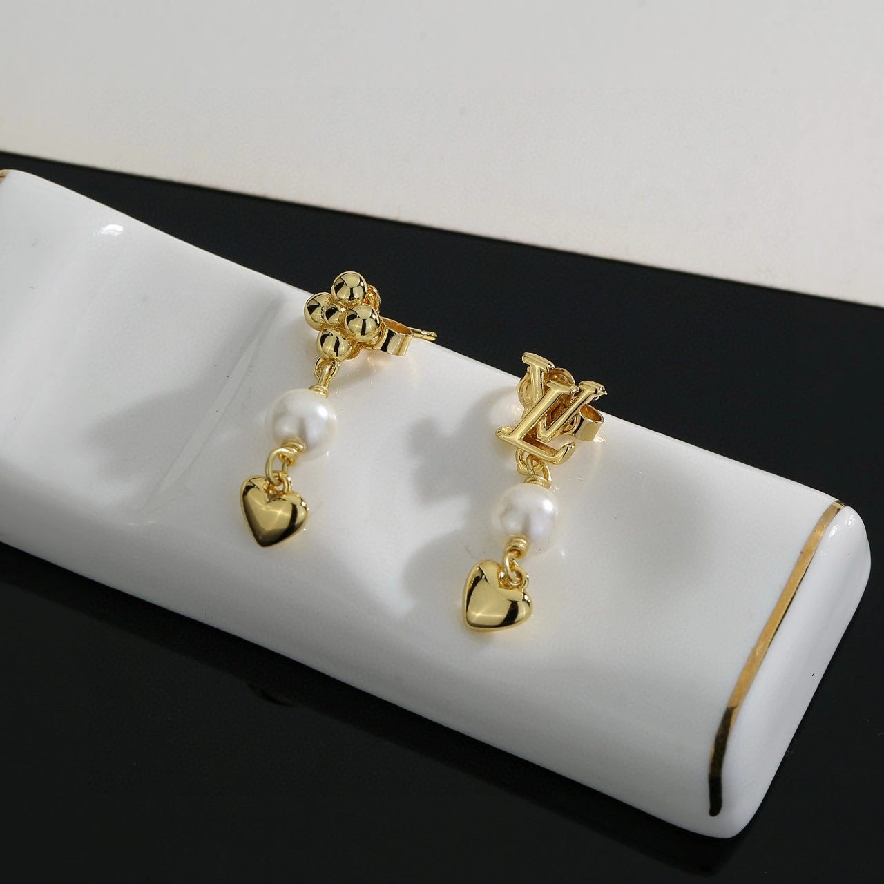 Barbara-- 8V earrings item : E-S092J3038H