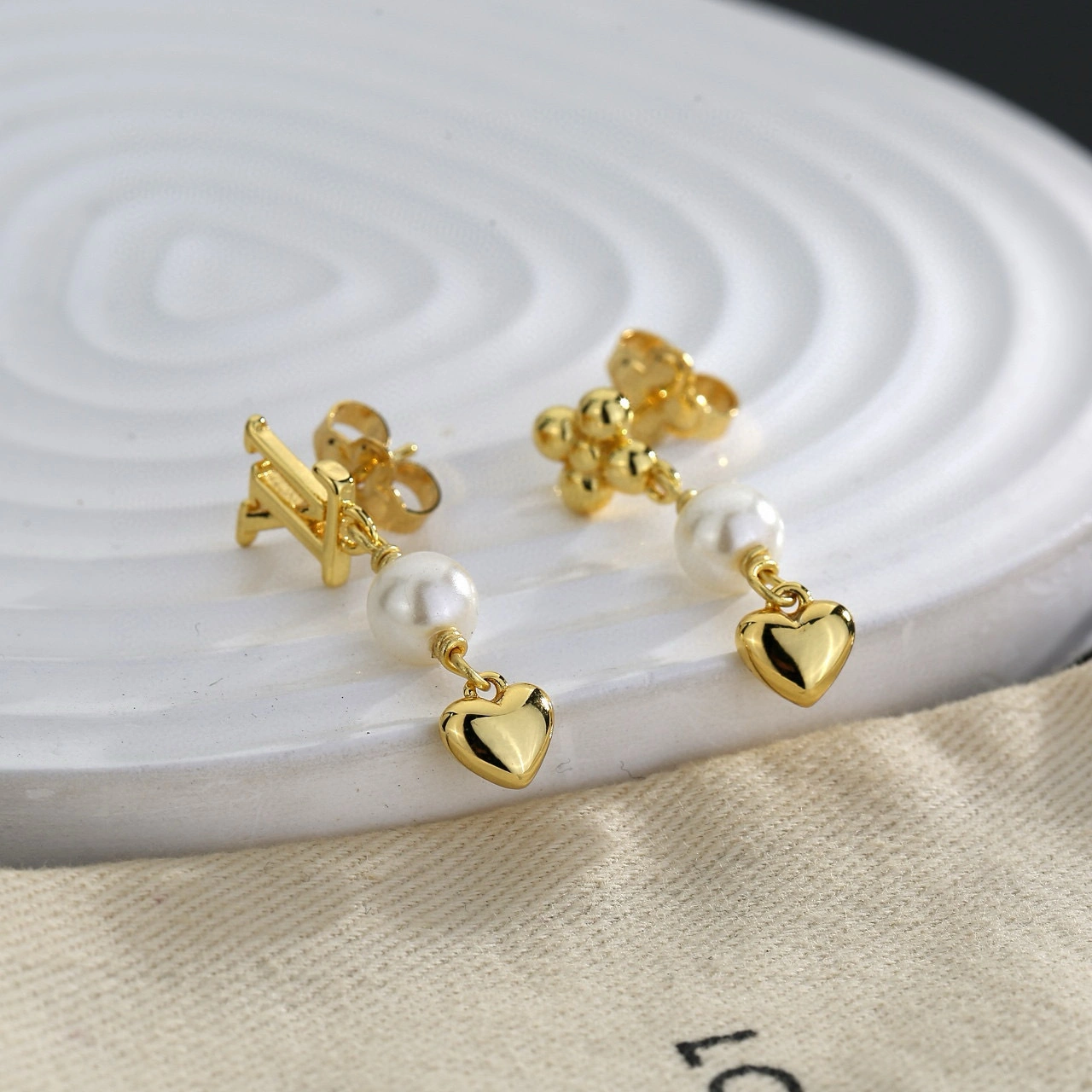 Barbara-- 8V earrings item : E-S092J3038H