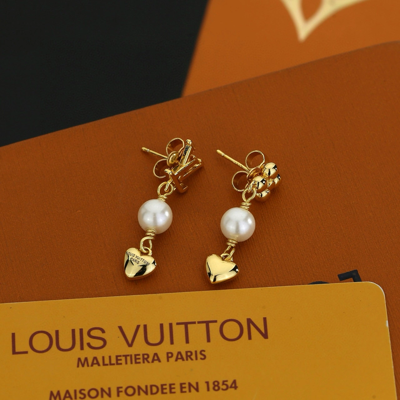 Barbara-- 8V earrings item : E-S092J3038H