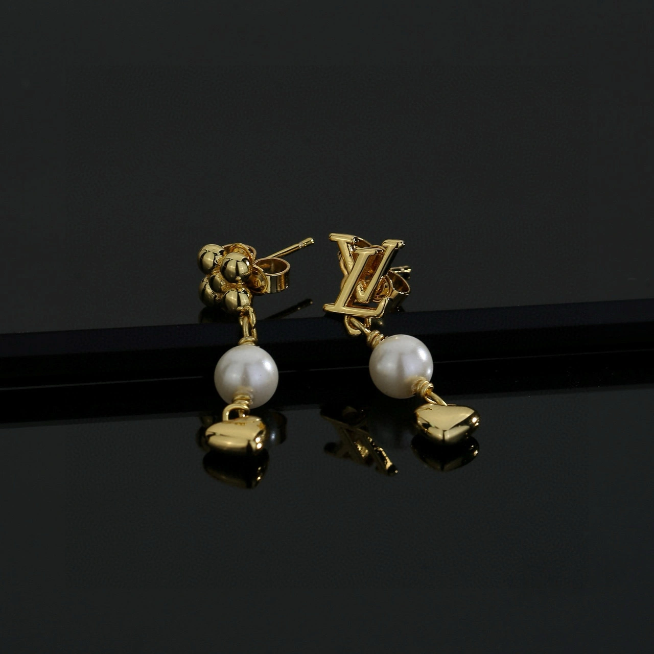 Barbara-- 8V earrings item : E-S092J3038H