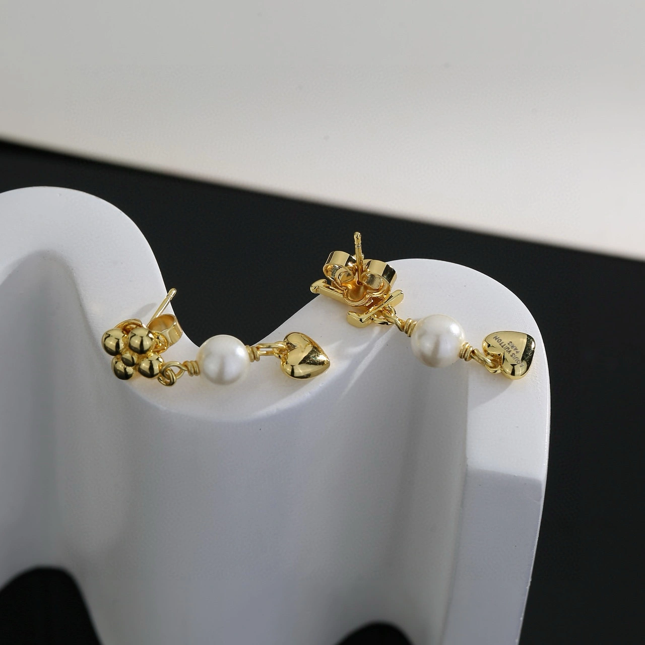 Barbara-- 8V earrings item : E-S092J3038H