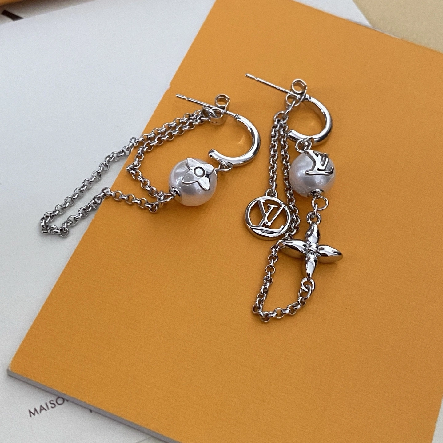 Barbara-- 8V earrings item : E-S092K1117H