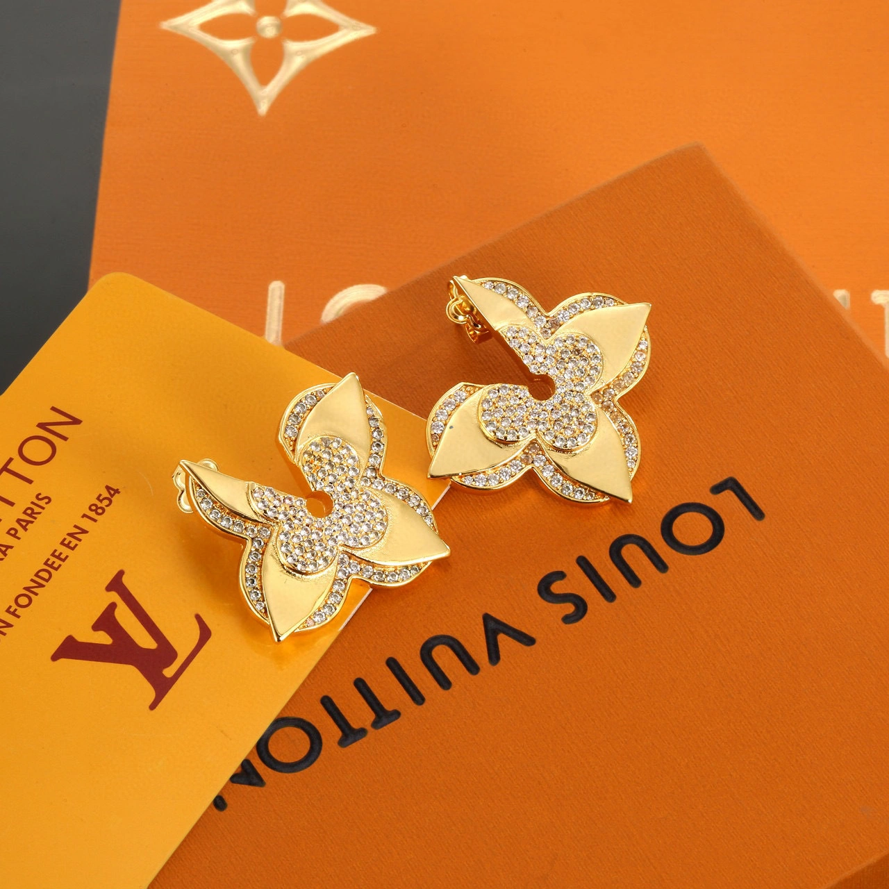 Barbara-- 8V earrings item:E-S092J1219H