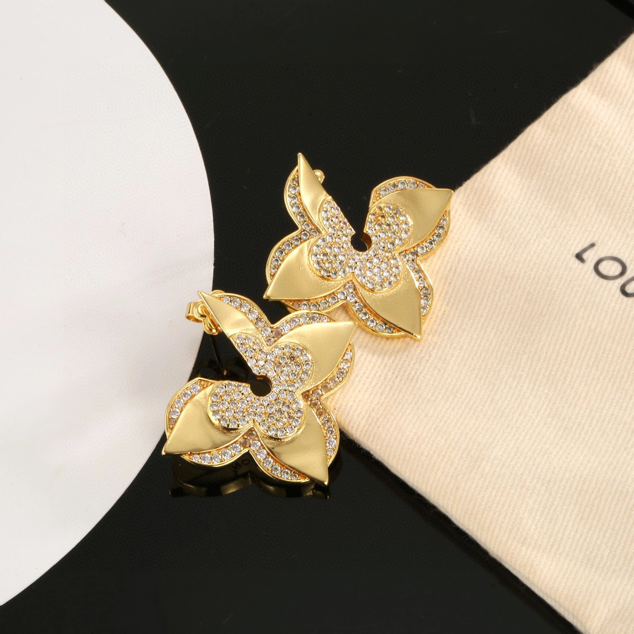 Barbara-- 8V earrings item:E-S092J1219H