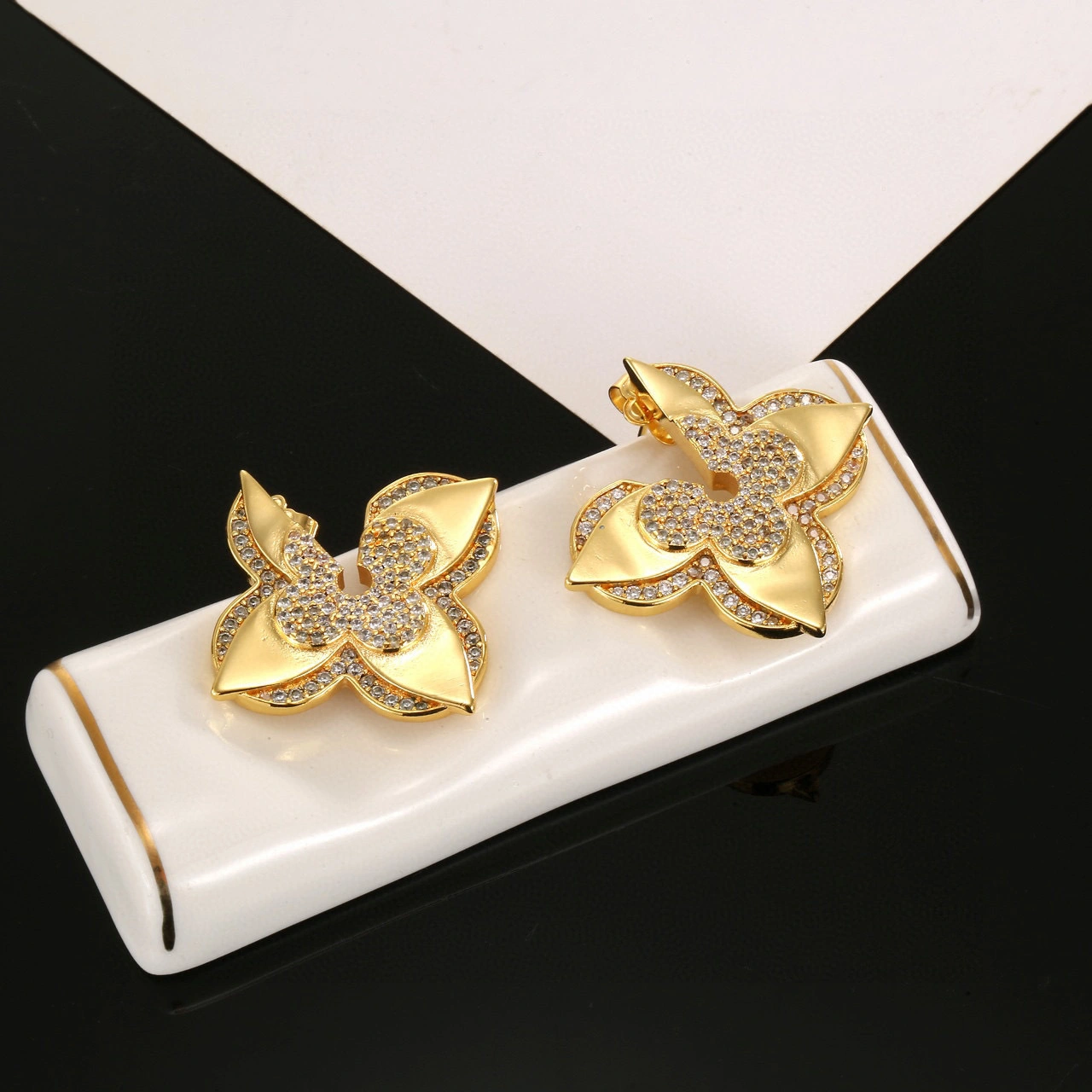 Barbara-- 8V earrings item:E-S092J1219H