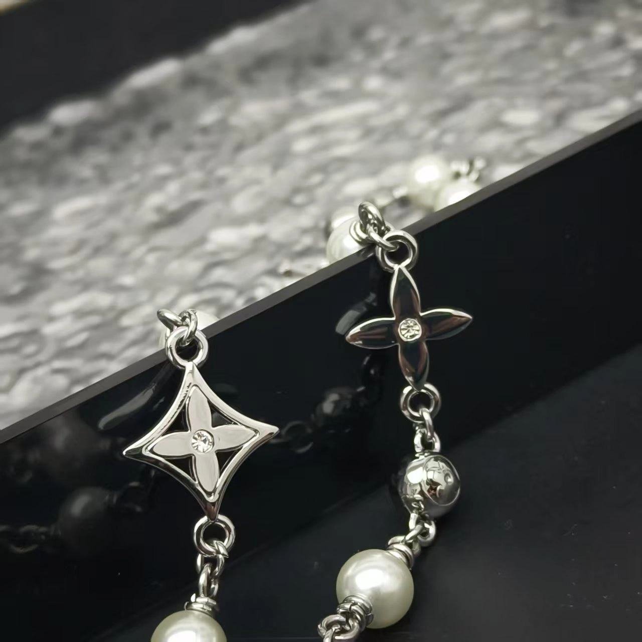 Barbara-- 8V necklace M02448 2colour item : E-S006K0204-2H