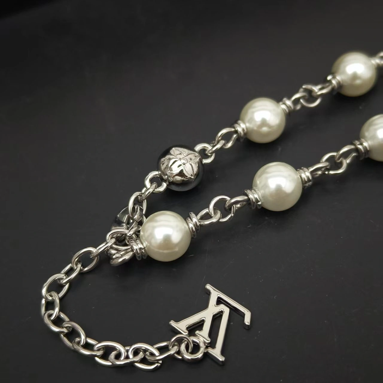 Barbara-- 8V necklace M02448 2colour item : E-S006K0204-2H