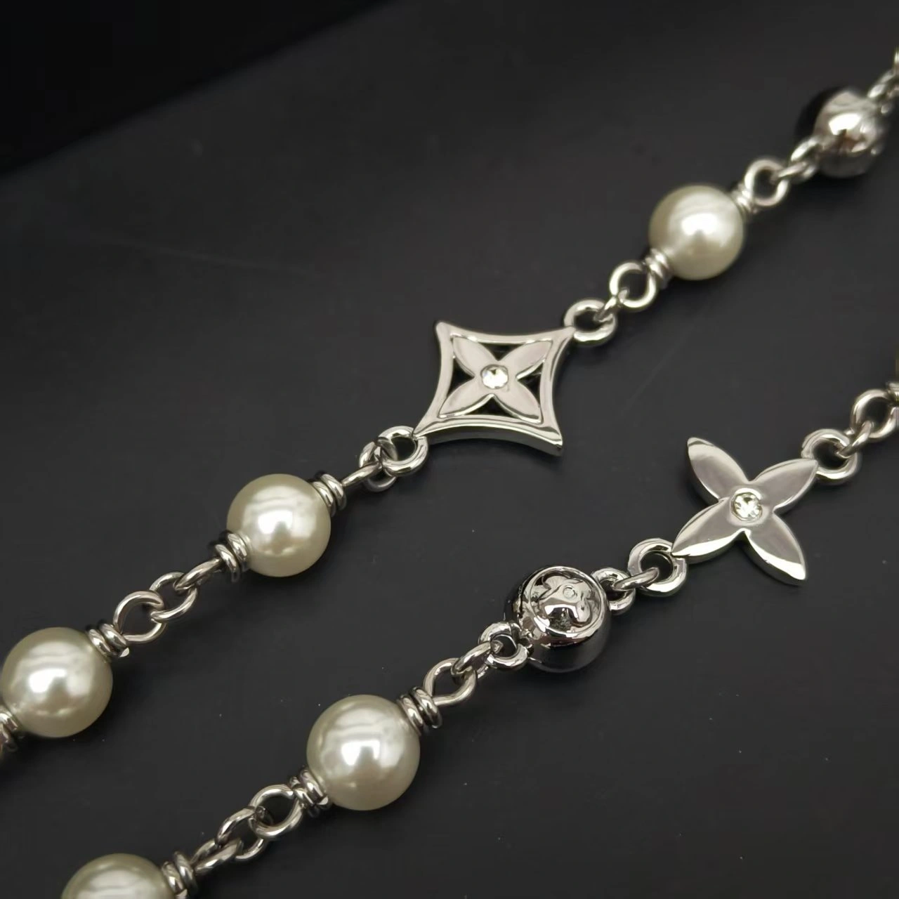 Barbara-- 8V necklace M02448 2colour item : E-S006K0204-2H