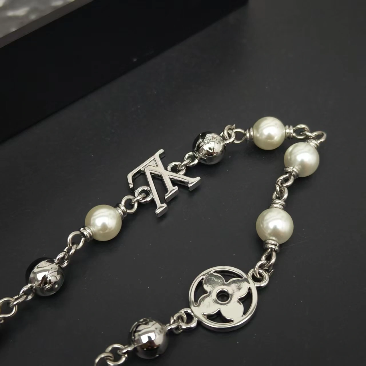 Barbara-- 8V necklace M02448 2colour item : E-S006K0204-2H