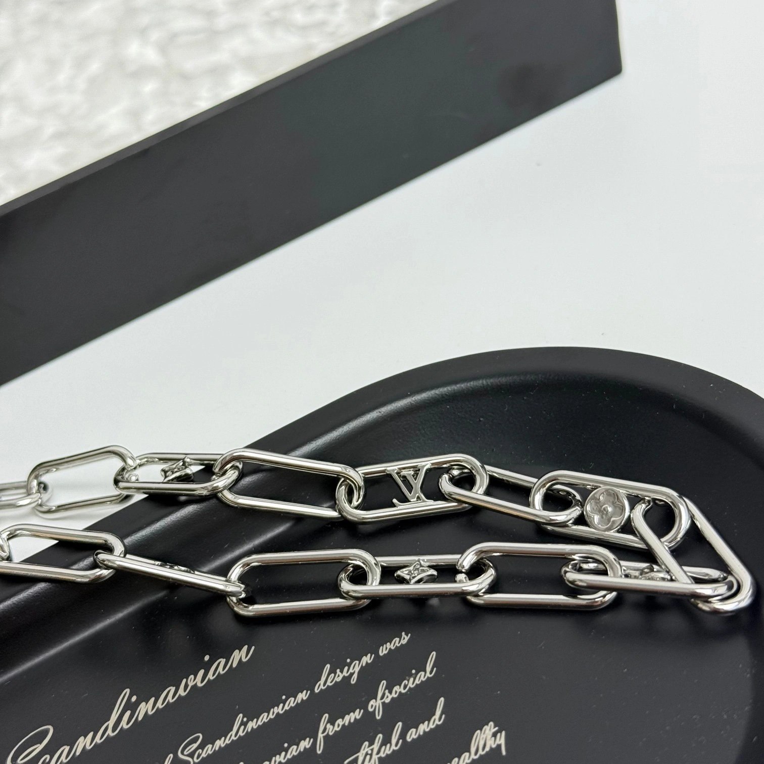 Barbara-- 8V necklace M02488 item : E-S000K0912