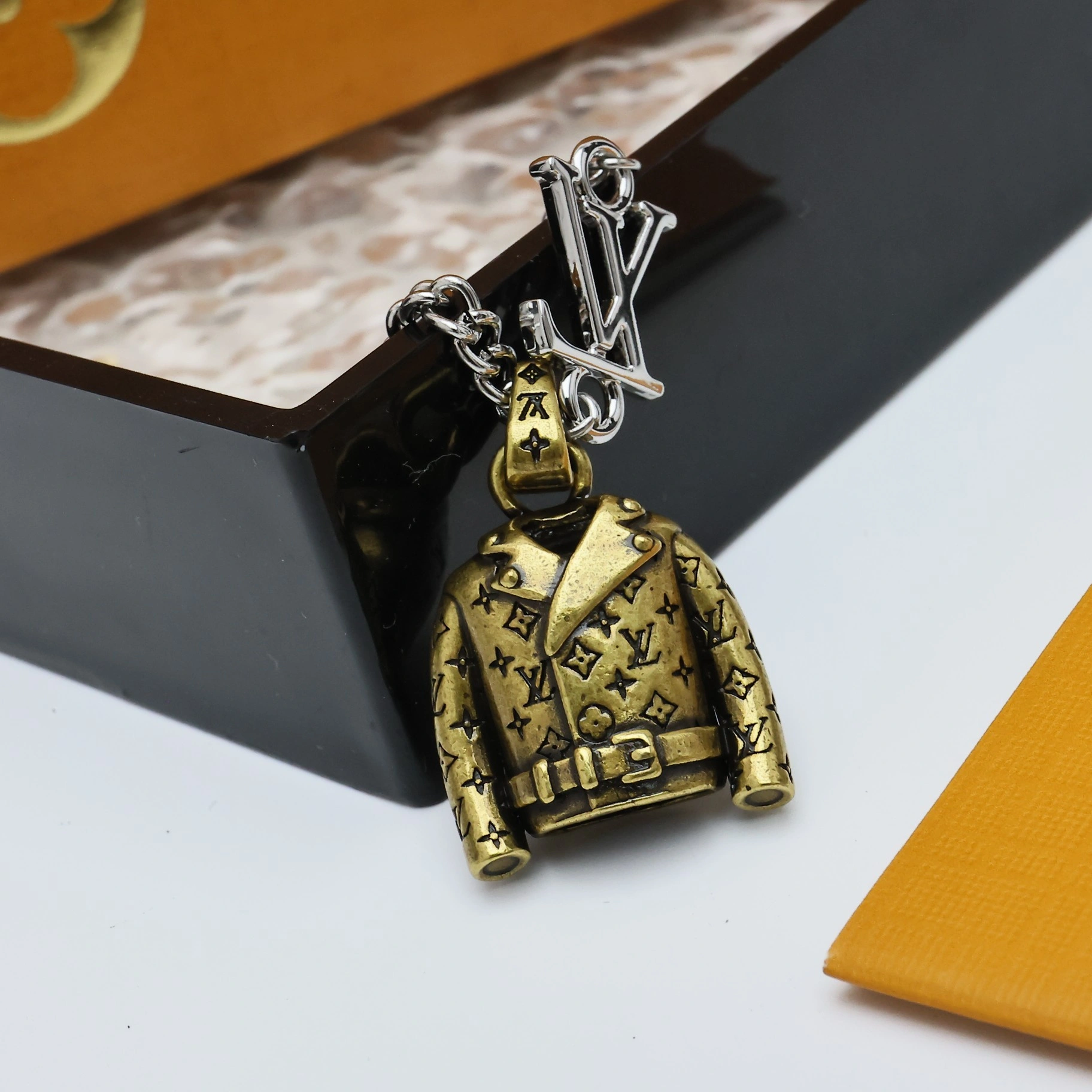 Barbara-- 8V necklace item : E-S006K0207H