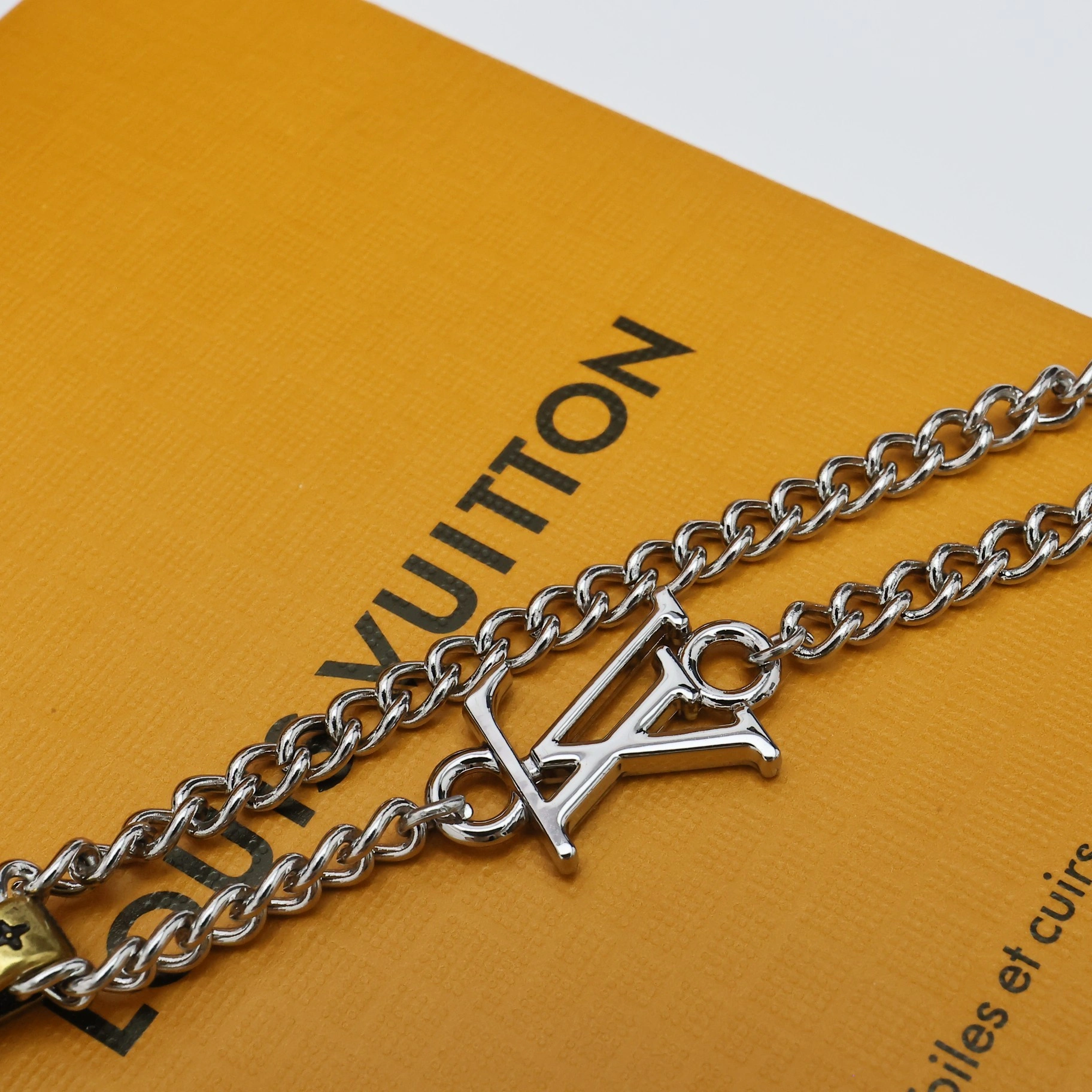 Barbara-- 8V necklace item : E-S006K0207H