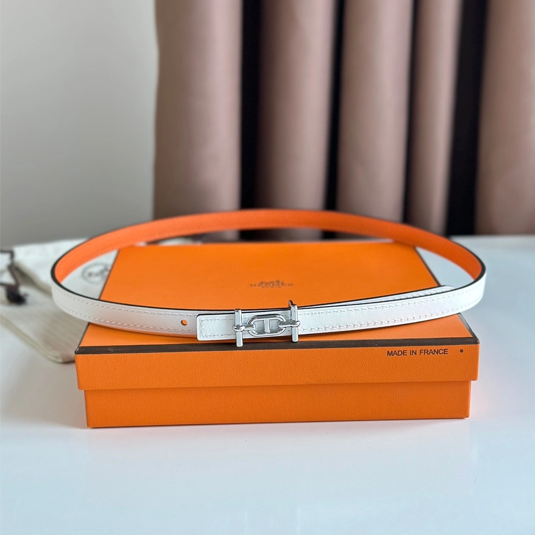 Barbara-- ANCRE BUCKLE & REVERSIBLE LEATHER STRAP item:C-S333L0652R