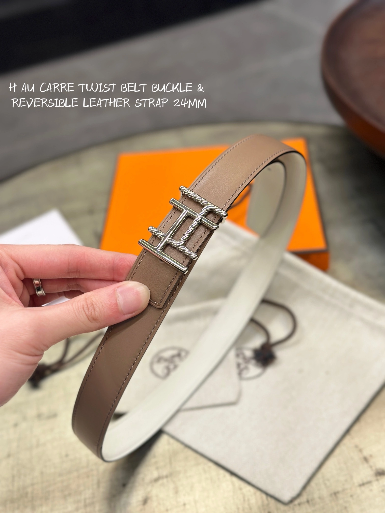 Barbara-- H5r75s AU CARRE BUCKLE & REVERSIBLE LEATHER STRAP 24MM item:D-S179H2931