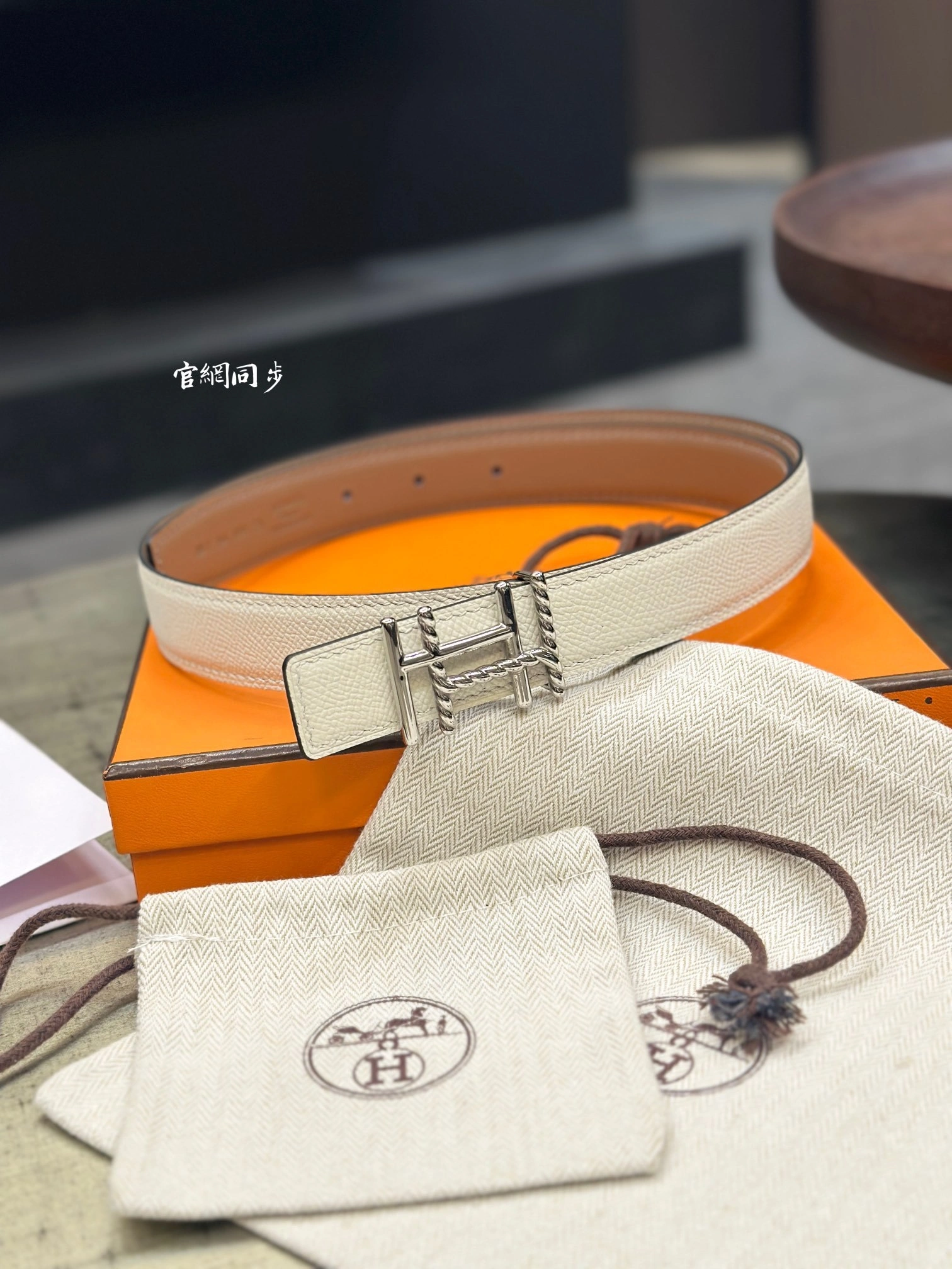 Barbara-- H5r75s AU CARRE BUCKLE & REVERSIBLE LEATHER STRAP 24MM item:D-S179H2931