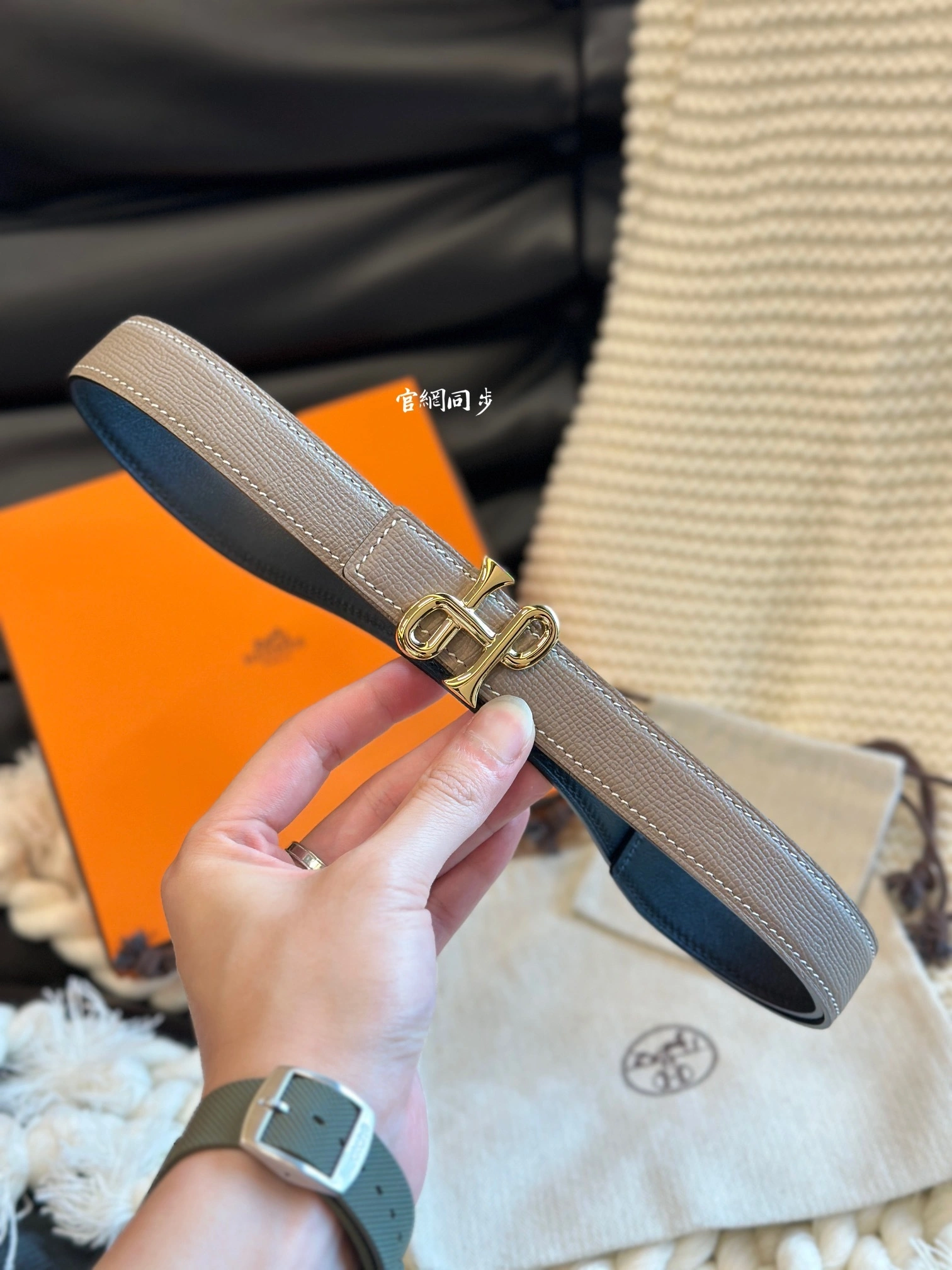 Barbara-- H5r75s COR BAROQUE BUCKLE & REVERSIBLE LEATHER STRAP item:D-S333H3075