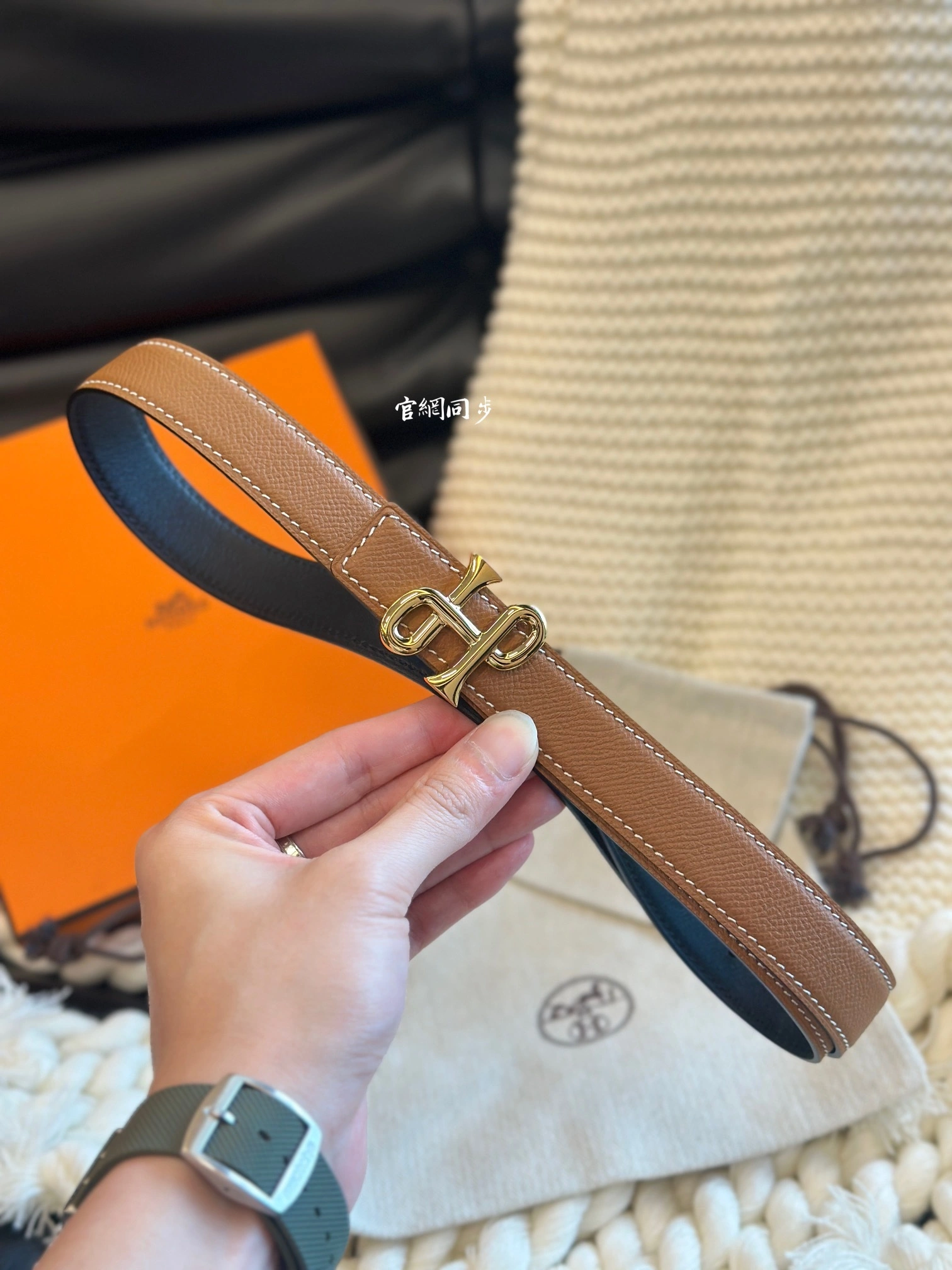 Barbara-- H5r75s COR BAROQUE BUCKLE & REVERSIBLE LEATHER STRAP item:D-S333H3079