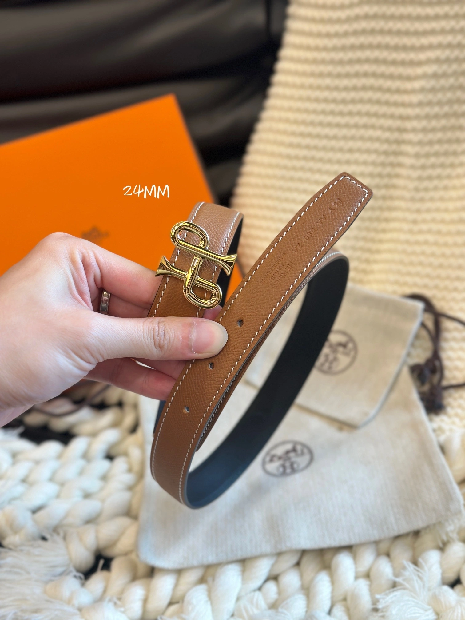 Barbara-- H5r75s COR BAROQUE BUCKLE & REVERSIBLE LEATHER STRAP item:D-S333H3079