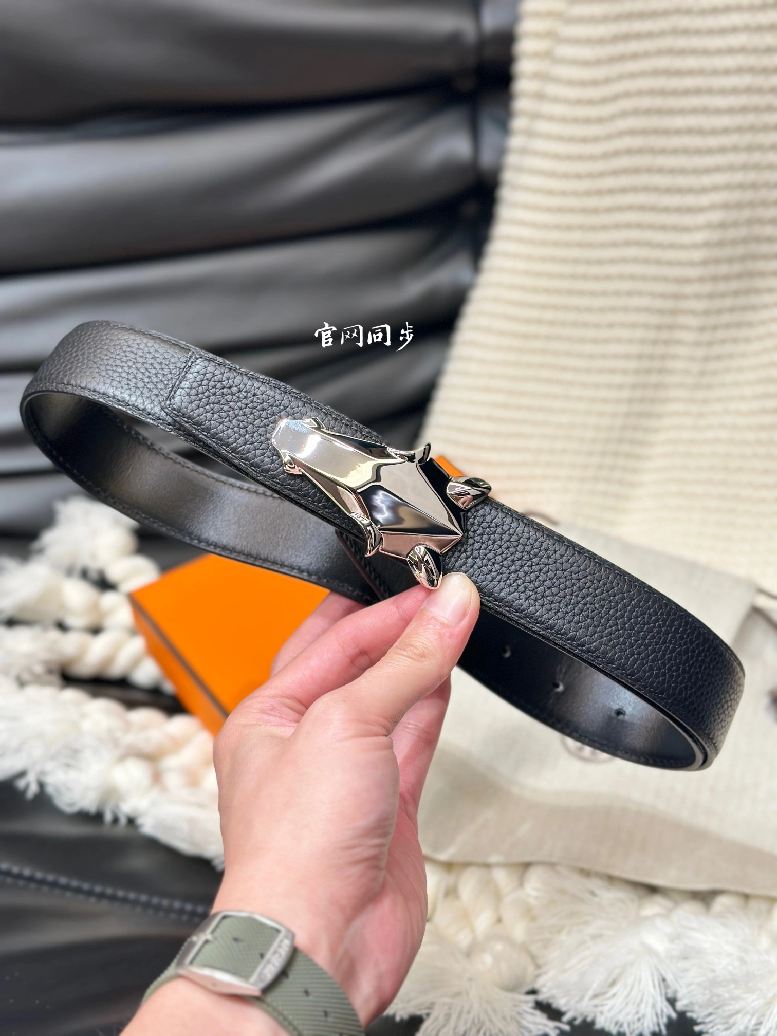 Barbara-- H5r75s DESTRIER BELT BUCKLE & REVERSIBLE LEATHER STRAP item:D-S333H3071