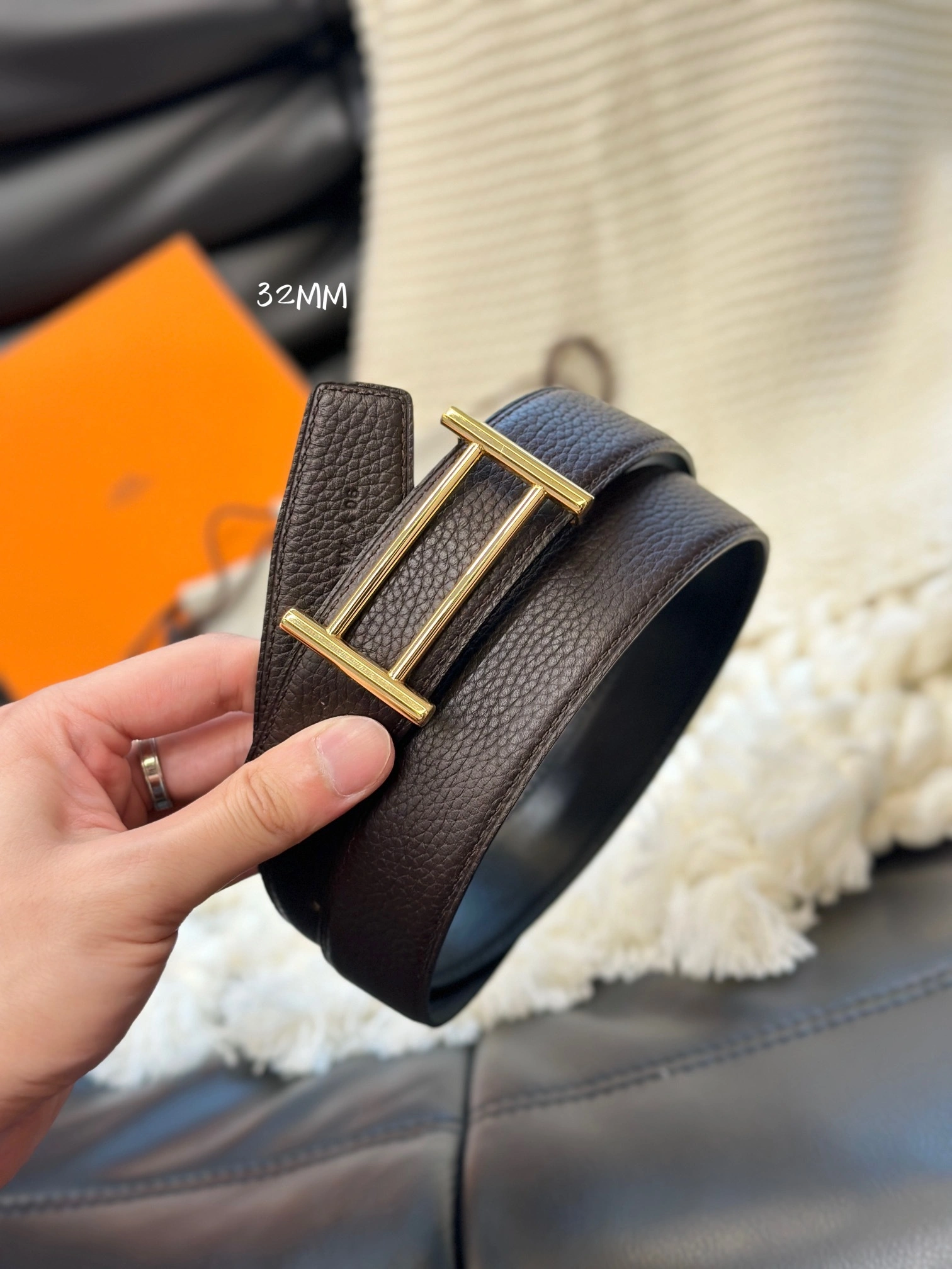 Barbara-- H5r75s RIDER BUCKLE & REVERSIBLE LEATHER STRAP item:D-S179H2926