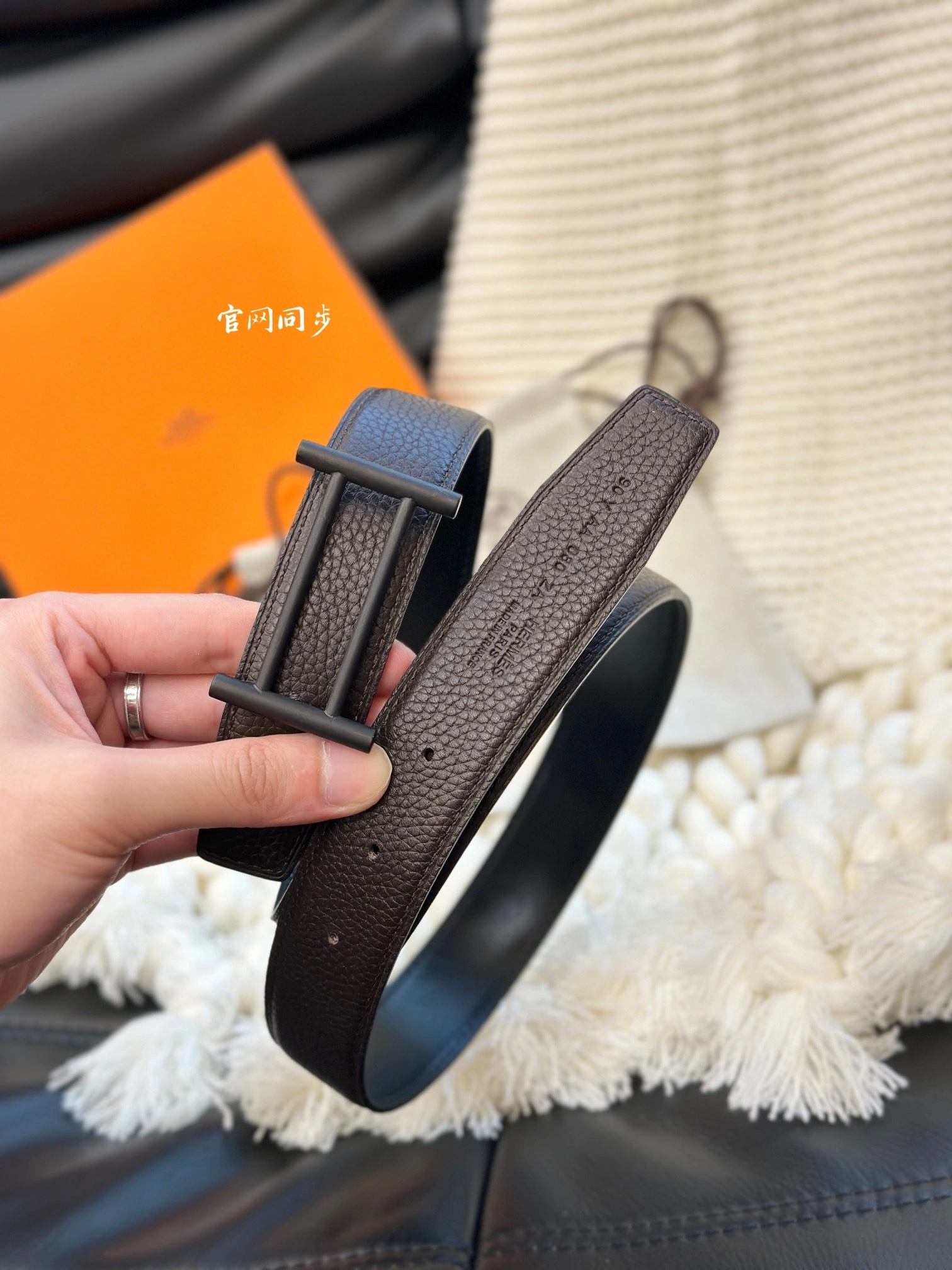 Barbara-- H5r75s RIDER BUCKLE & REVERSIBLE LEATHER STRAP item:D-S179H2933