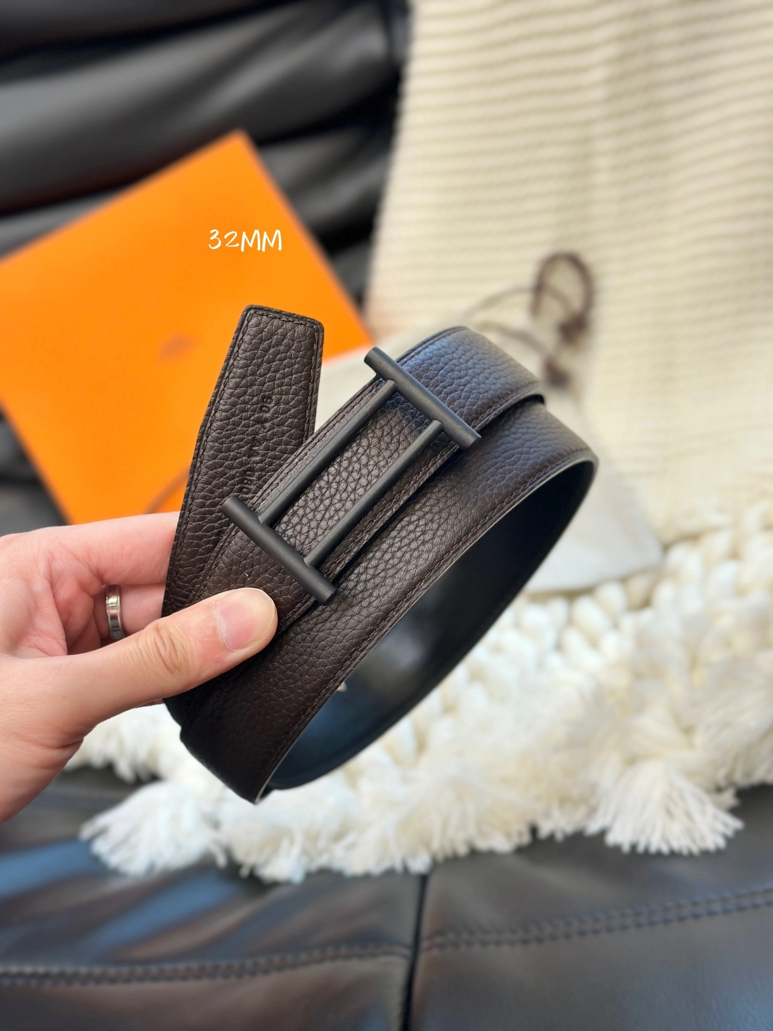 Barbara-- H5r75s RIDER BUCKLE & REVERSIBLE LEATHER STRAP item:D-S179H2933