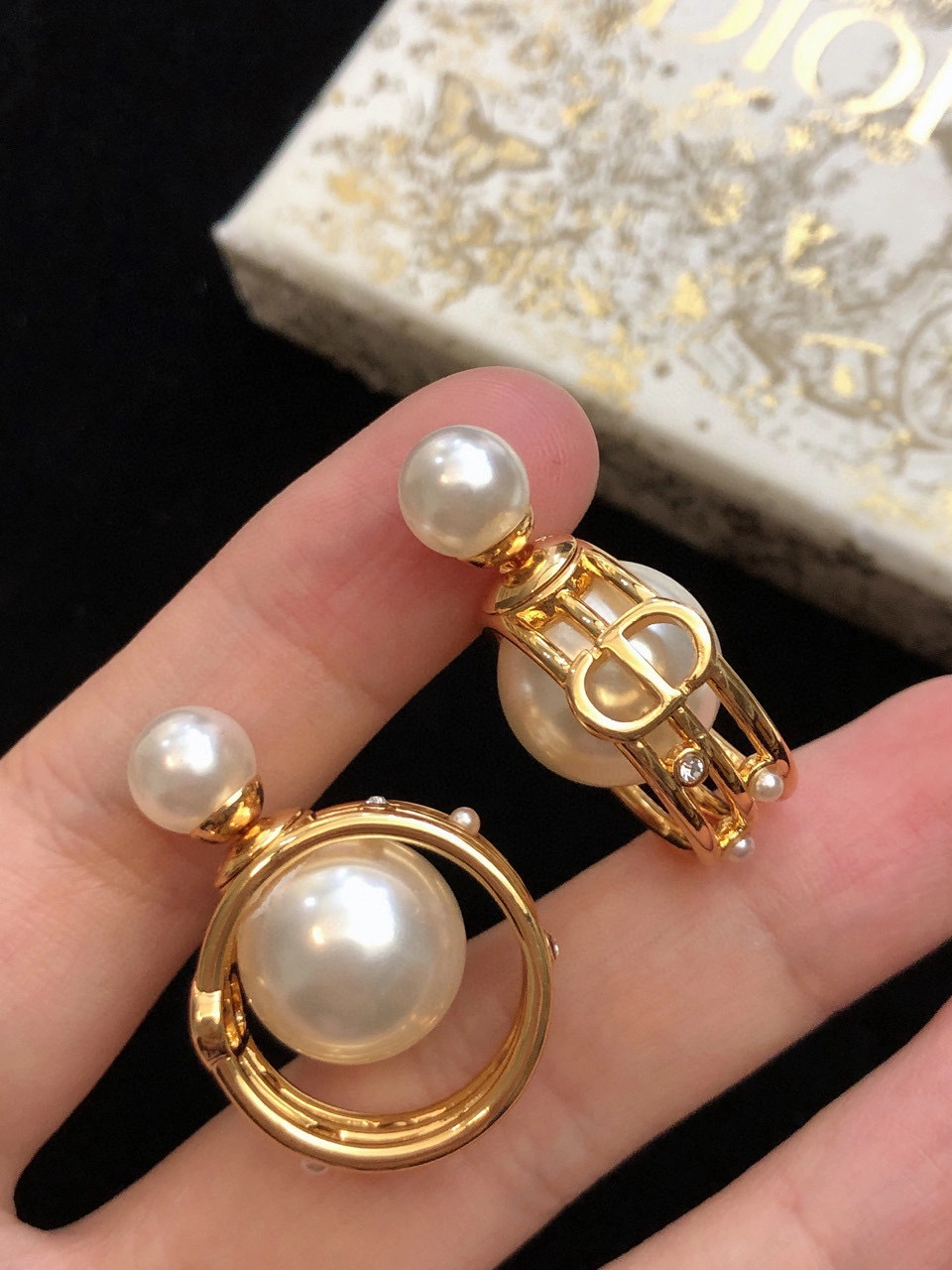 Barbara-- item:D-S092D2185