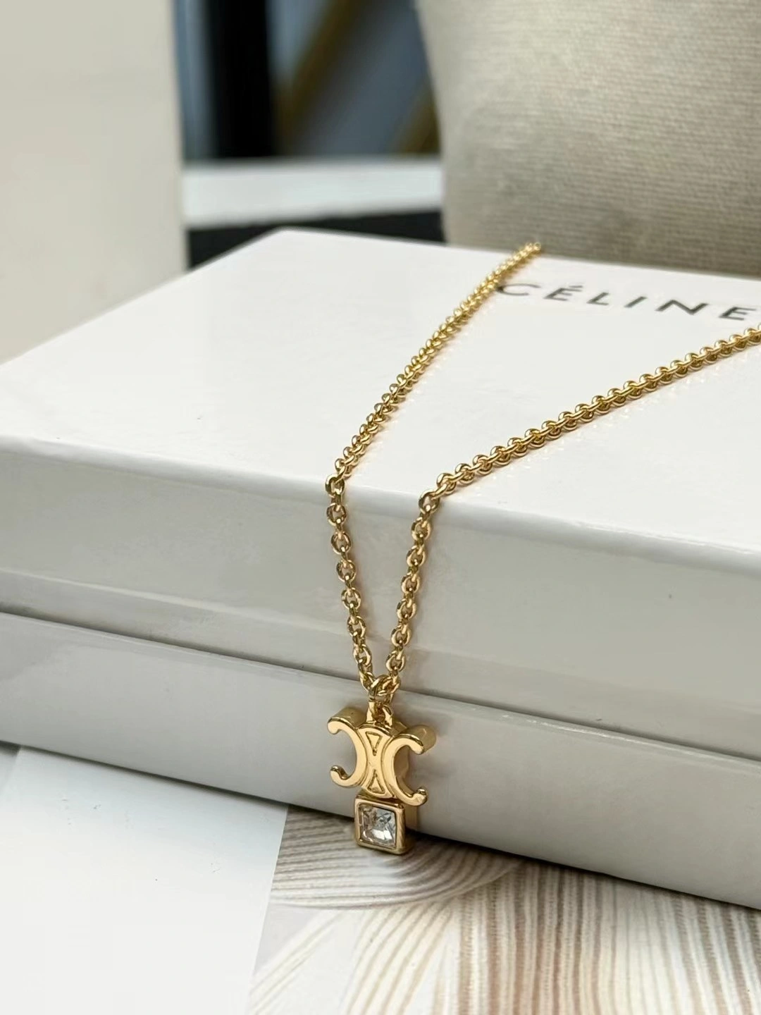 Barbara--358i95 Vintage necklace item:E-S092L1417H