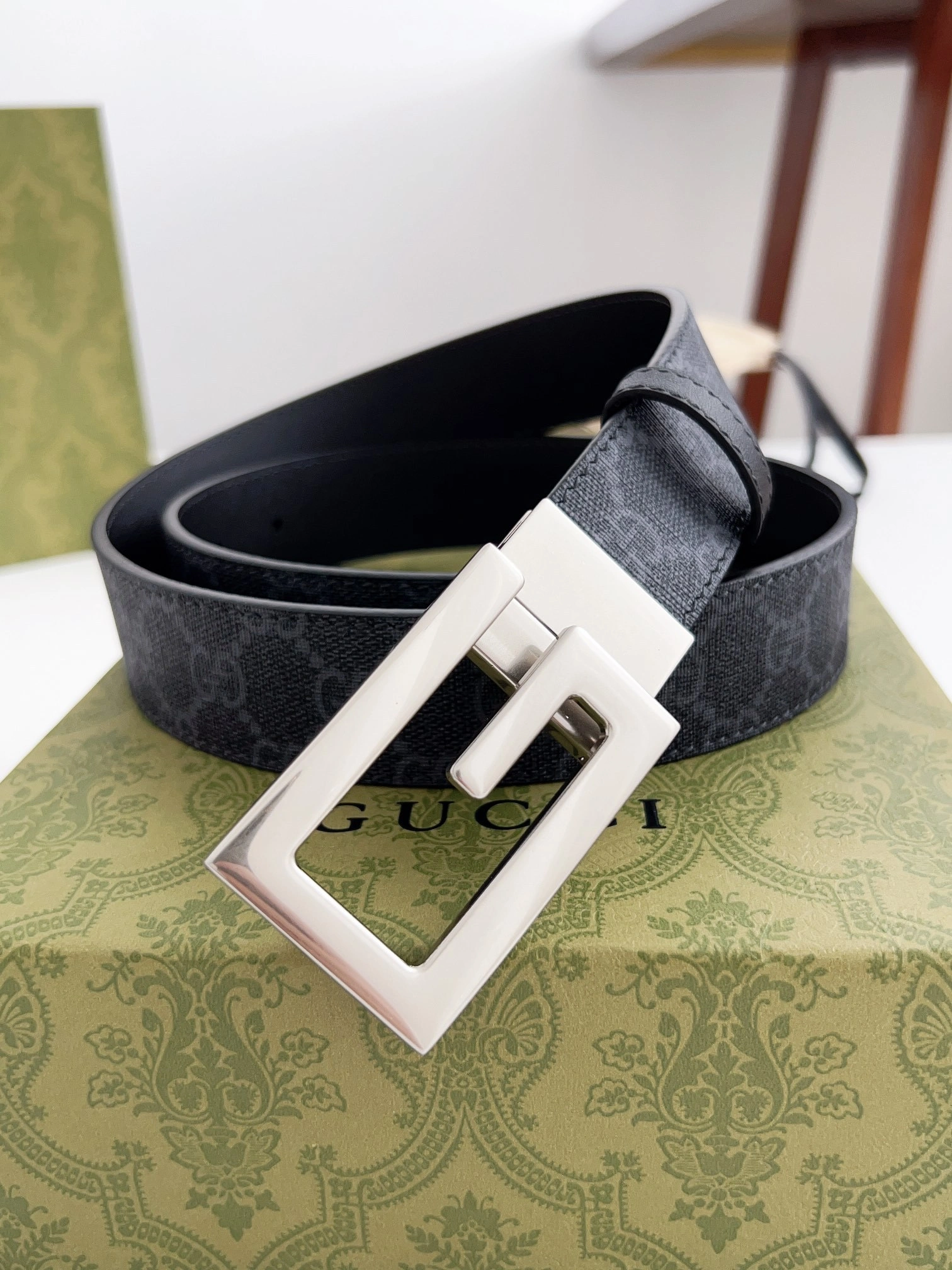 Barbara- 626974-K9GSN-1000 Calfskin item:C-S333L0680R