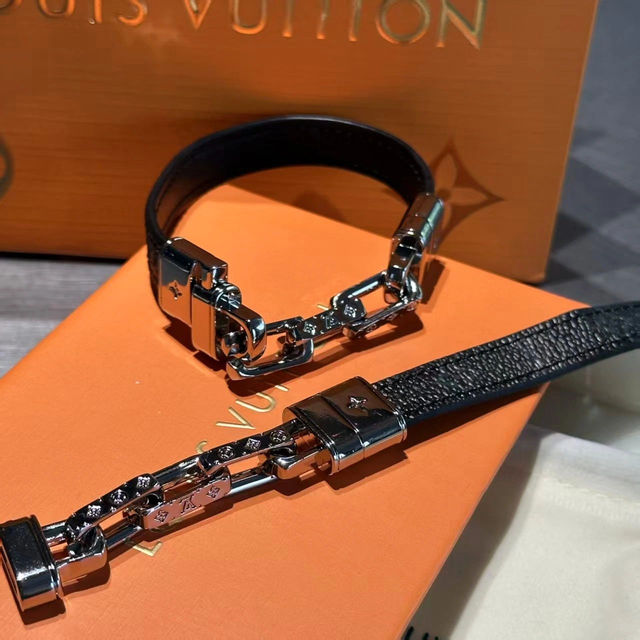 Barbara- 8V bracelet M8340E 2Colour item : E-S000K0922-2