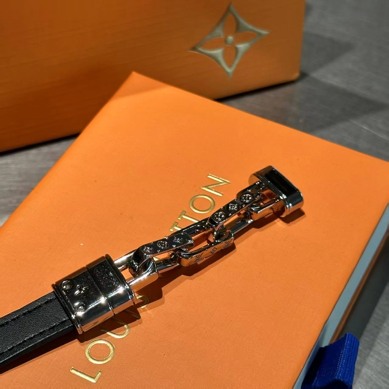 Barbara- 8V bracelet M8340E 2Colour item : E-S000K0922-2