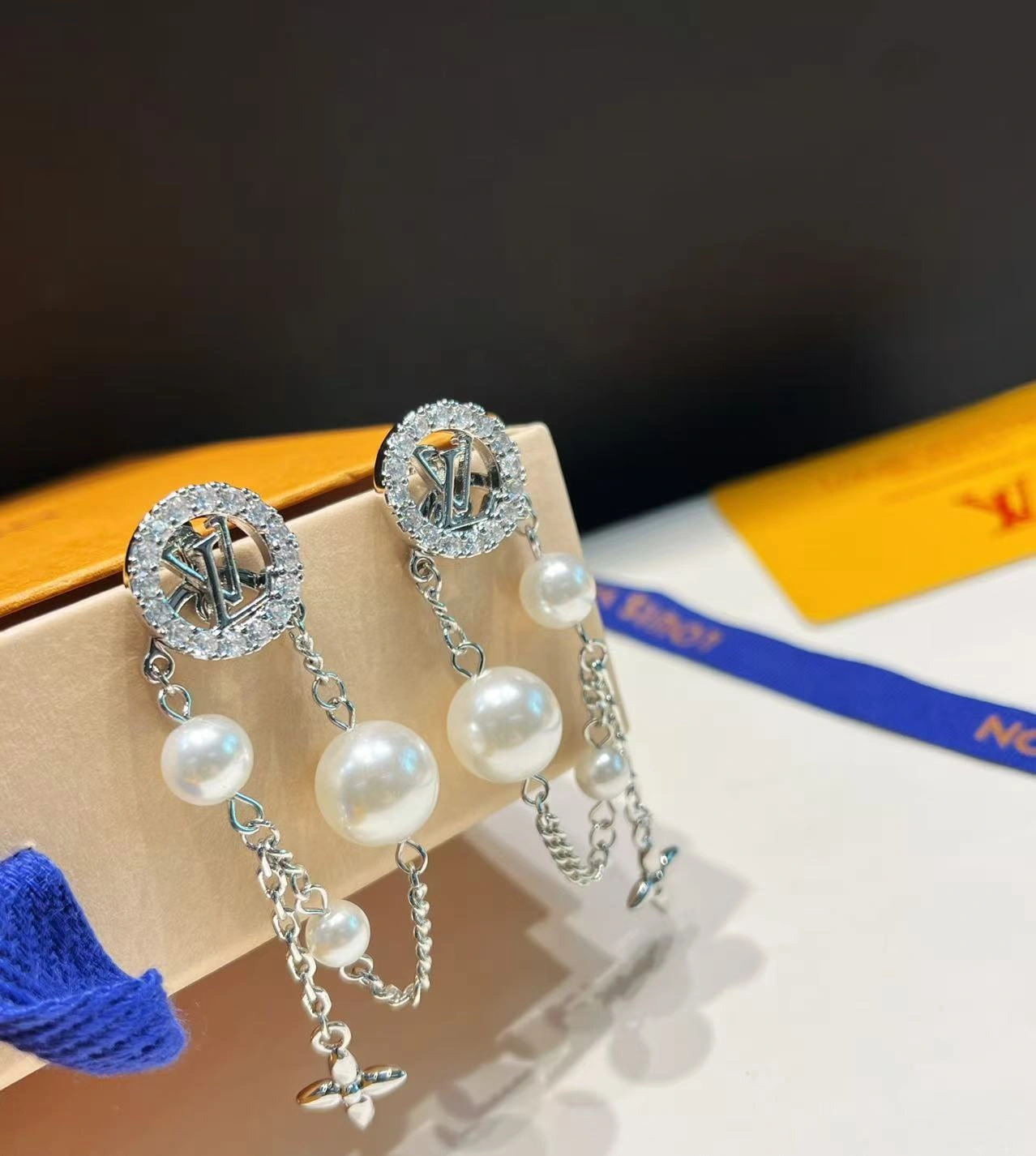 Barbara--8V earrings item:E-S092I2542H