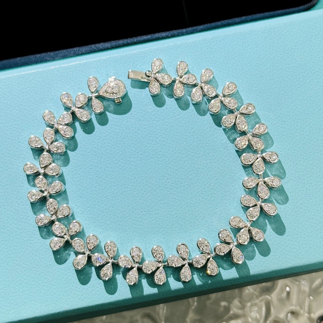 Barbara--Tiff19y&3o Sterling silver item:E-S092C3131