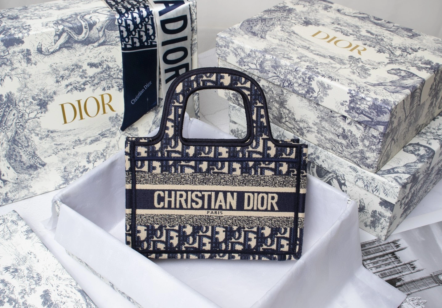 Book Tote M1296ZRIW item : BT-B015B2460
