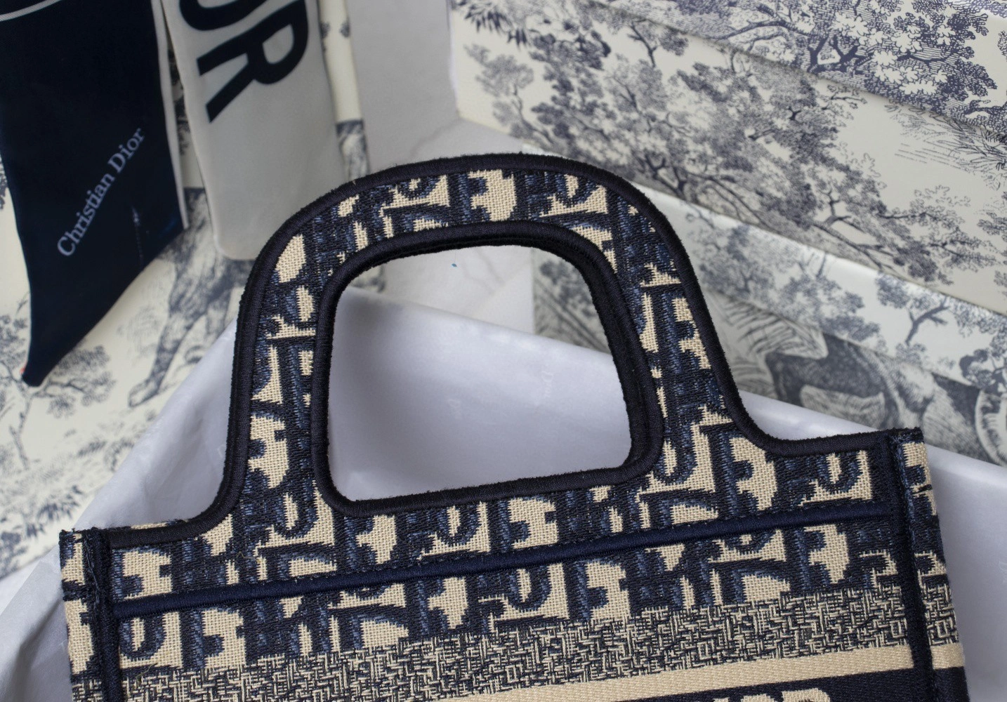 Book Tote M1296ZRIW item : BT-B015B2460