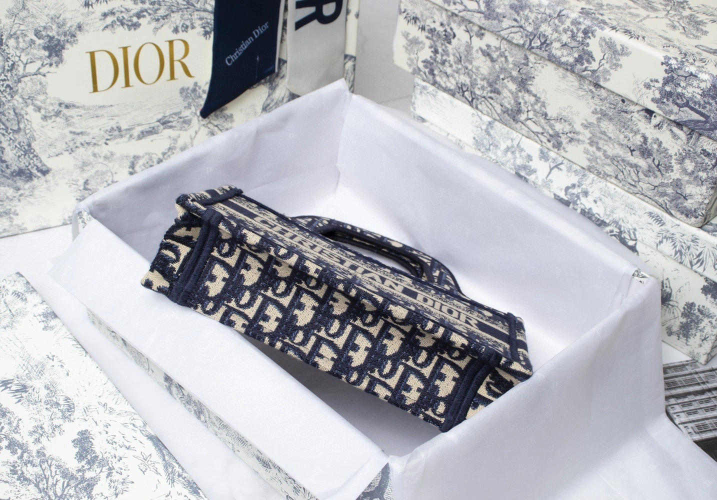 Book Tote M1296ZRIW item : BT-B015B2460