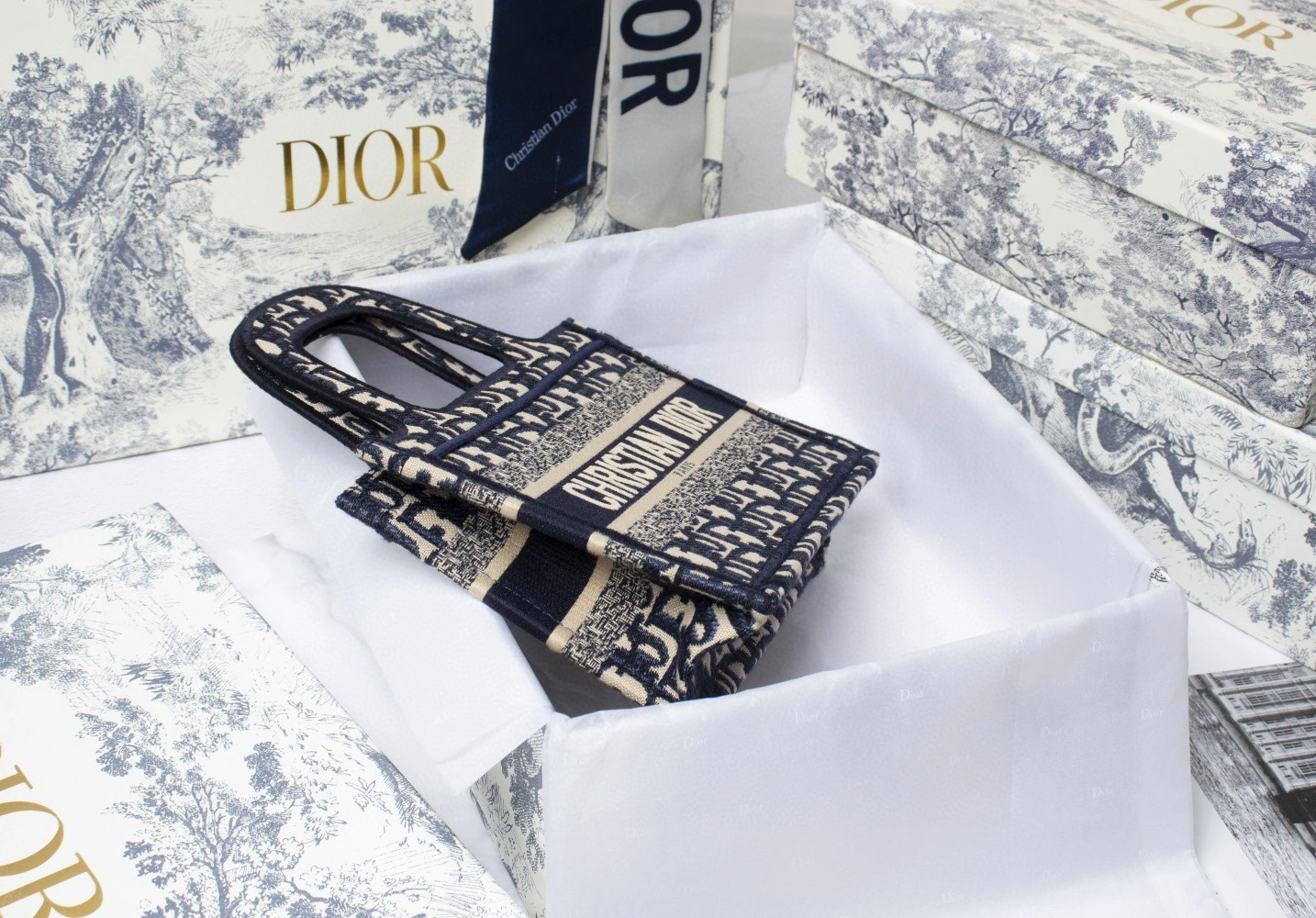 Book Tote M1296ZRIW item : BT-B015B2460