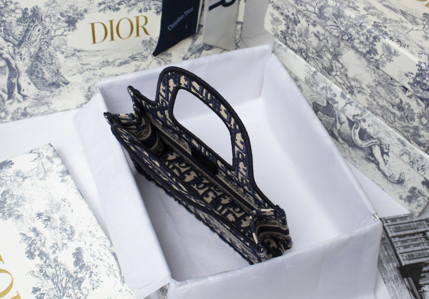 Book Tote M1296ZRIW item : BT-B015B2460