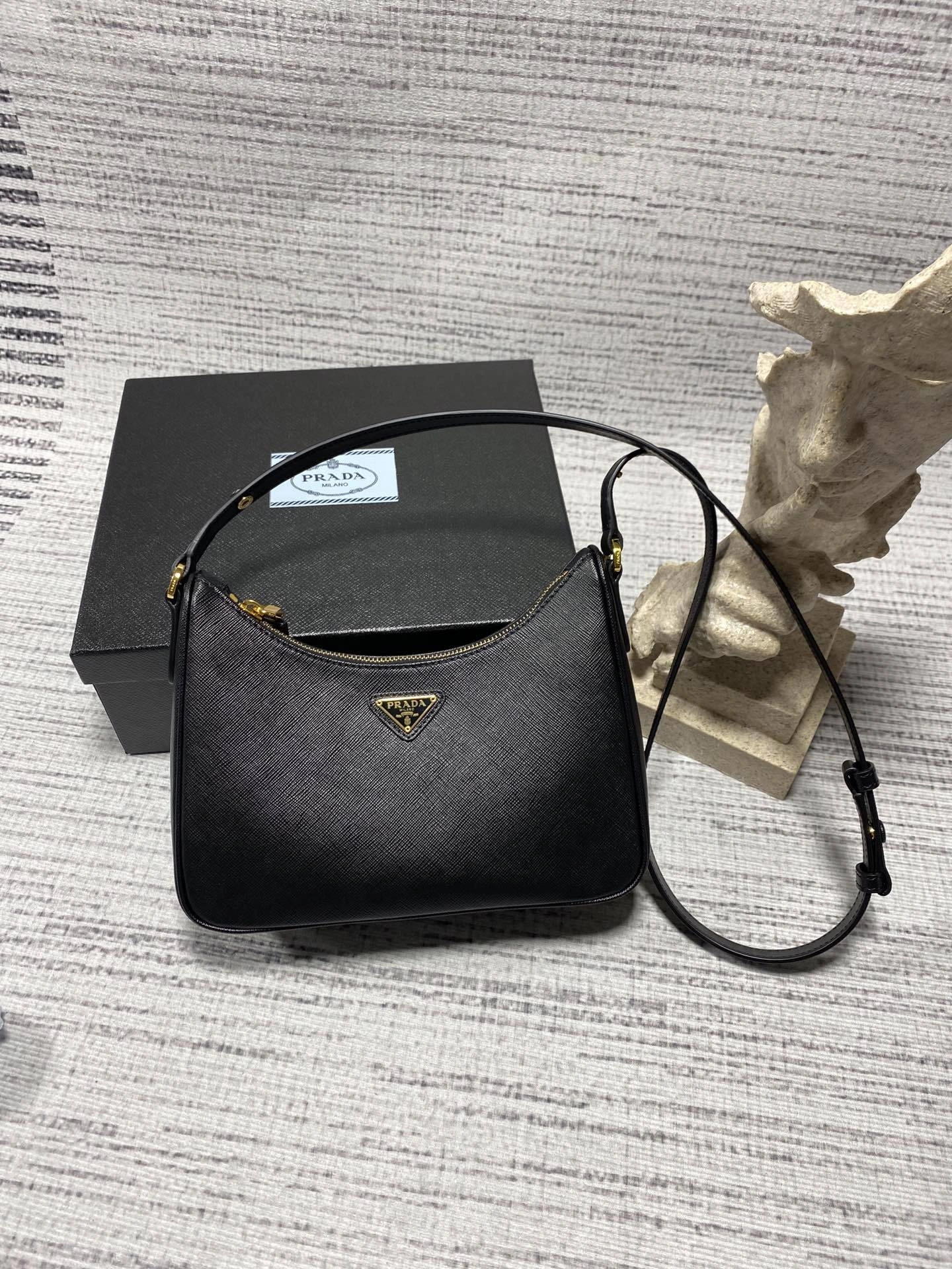 Custombag- 1BC204_NZV_F0632_V_JOM 1BC204_NZV_F0632_V_JOO high quality version item：C-B806D2346