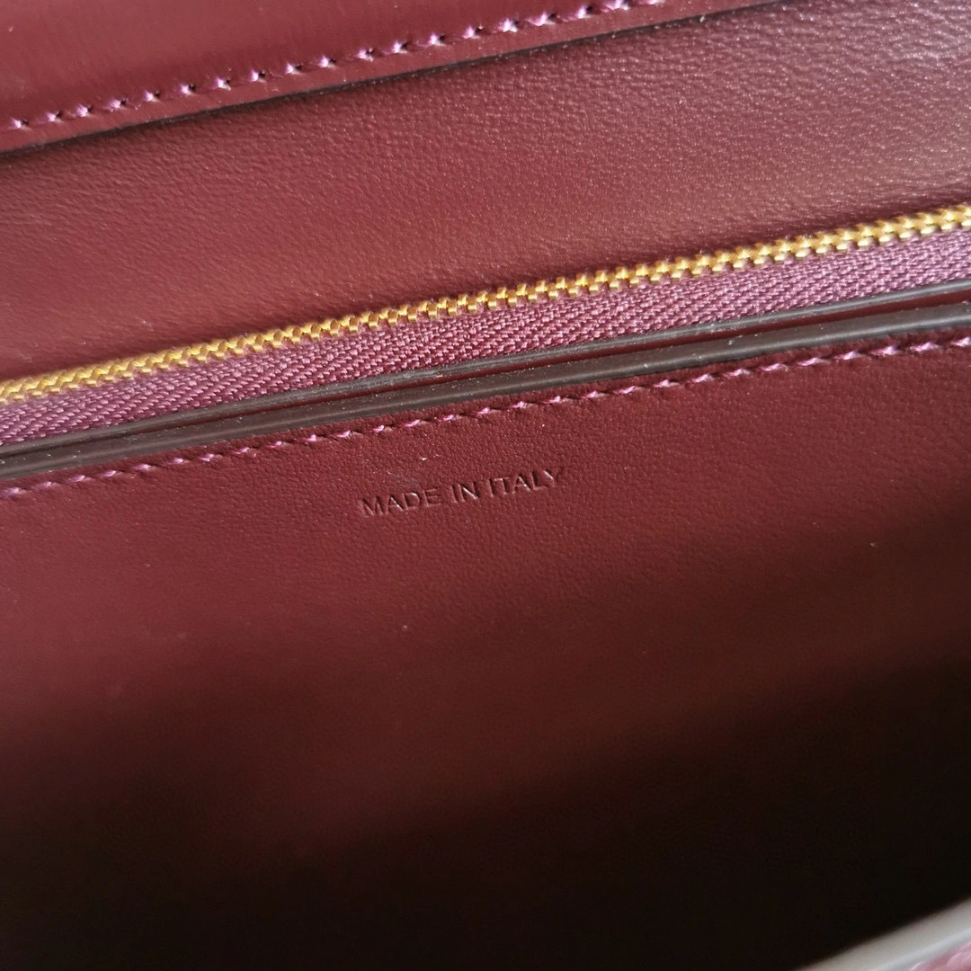 CLASSIC BOXTM ，Calf leather item:B-B095B1278