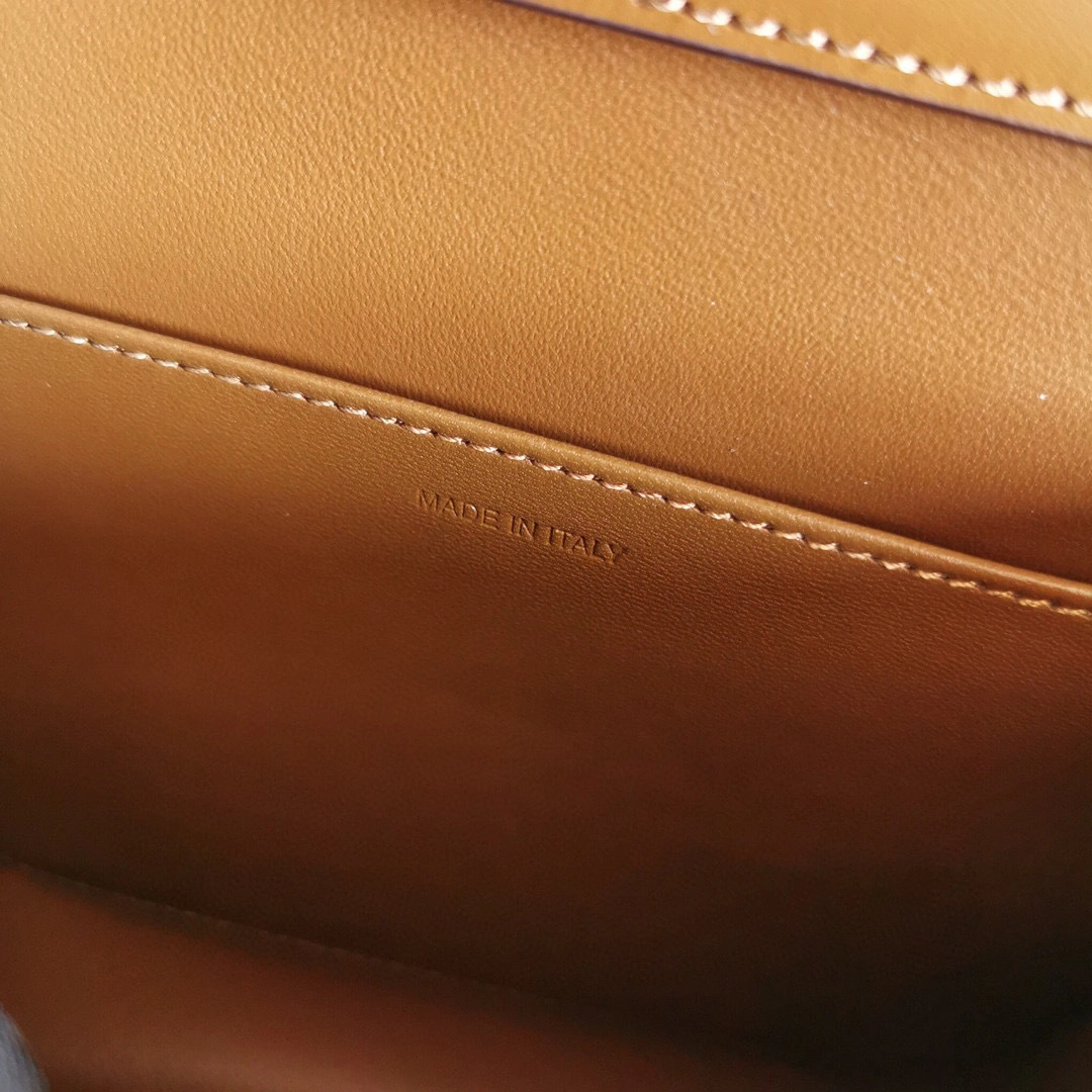 CLASSIC BOXTM ，Calf leather item:B-B095B1280
