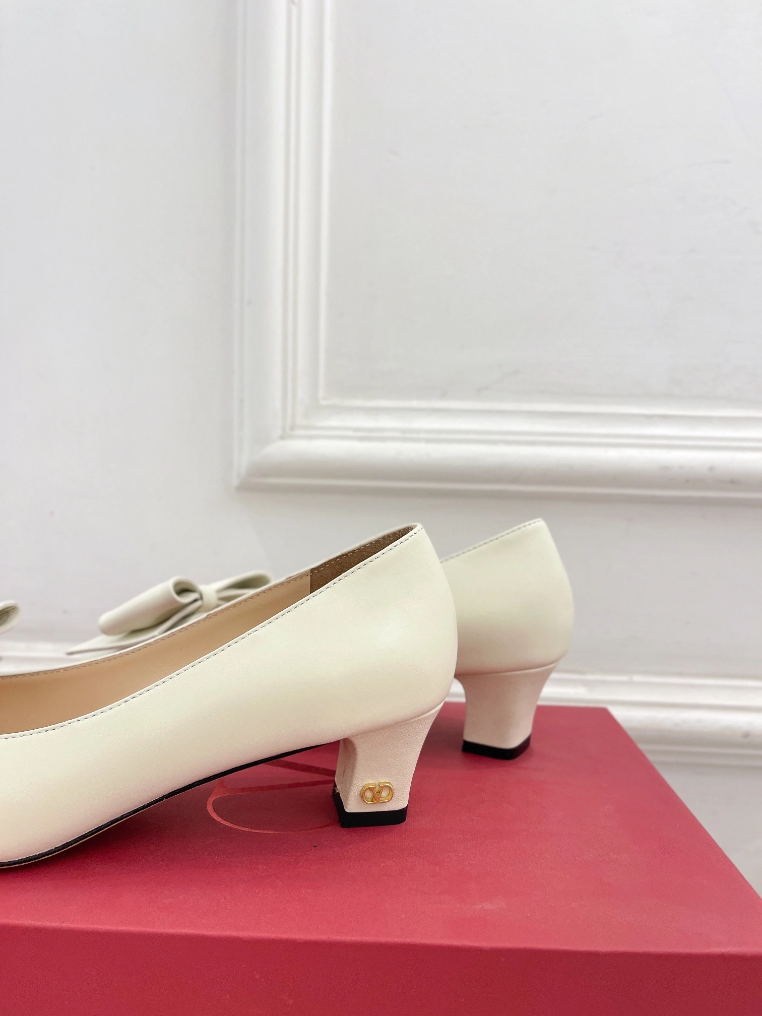 COCO-- V1859ti9o 6W2S0LB5DDT098 Heel height：4CM Roman Stud goatskin item:D-X000L2554