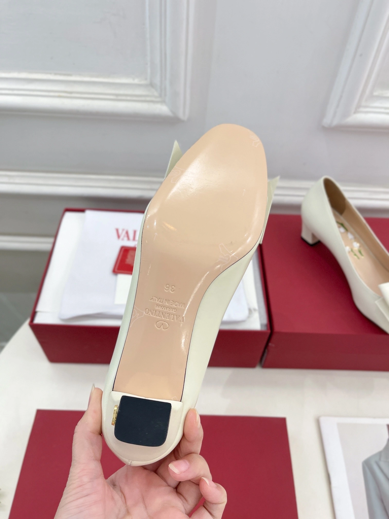 COCO-- V1859ti9o 6W2S0LB5DDT098 Heel height：4CM Roman Stud goatskin item:D-X000L2554